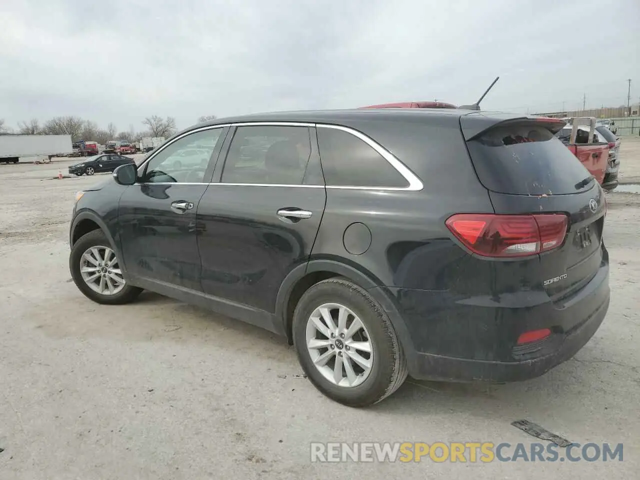 2 fotografías del automóvil dañado 5XYPG4A30KG477843 KIA SORENTO 2019