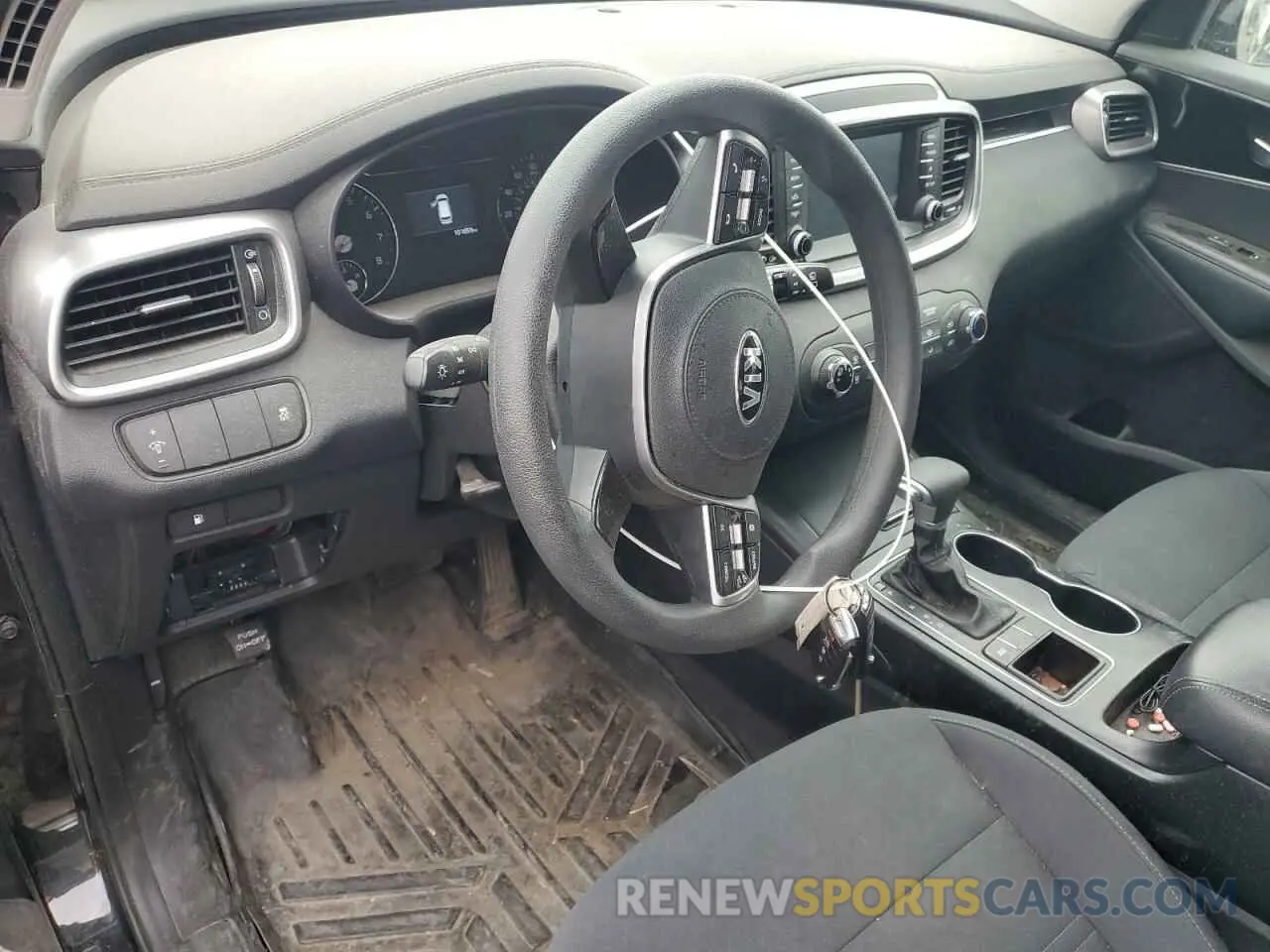 8 fotografías del automóvil dañado 5XYPG4A30KG477843 KIA SORENTO 2019