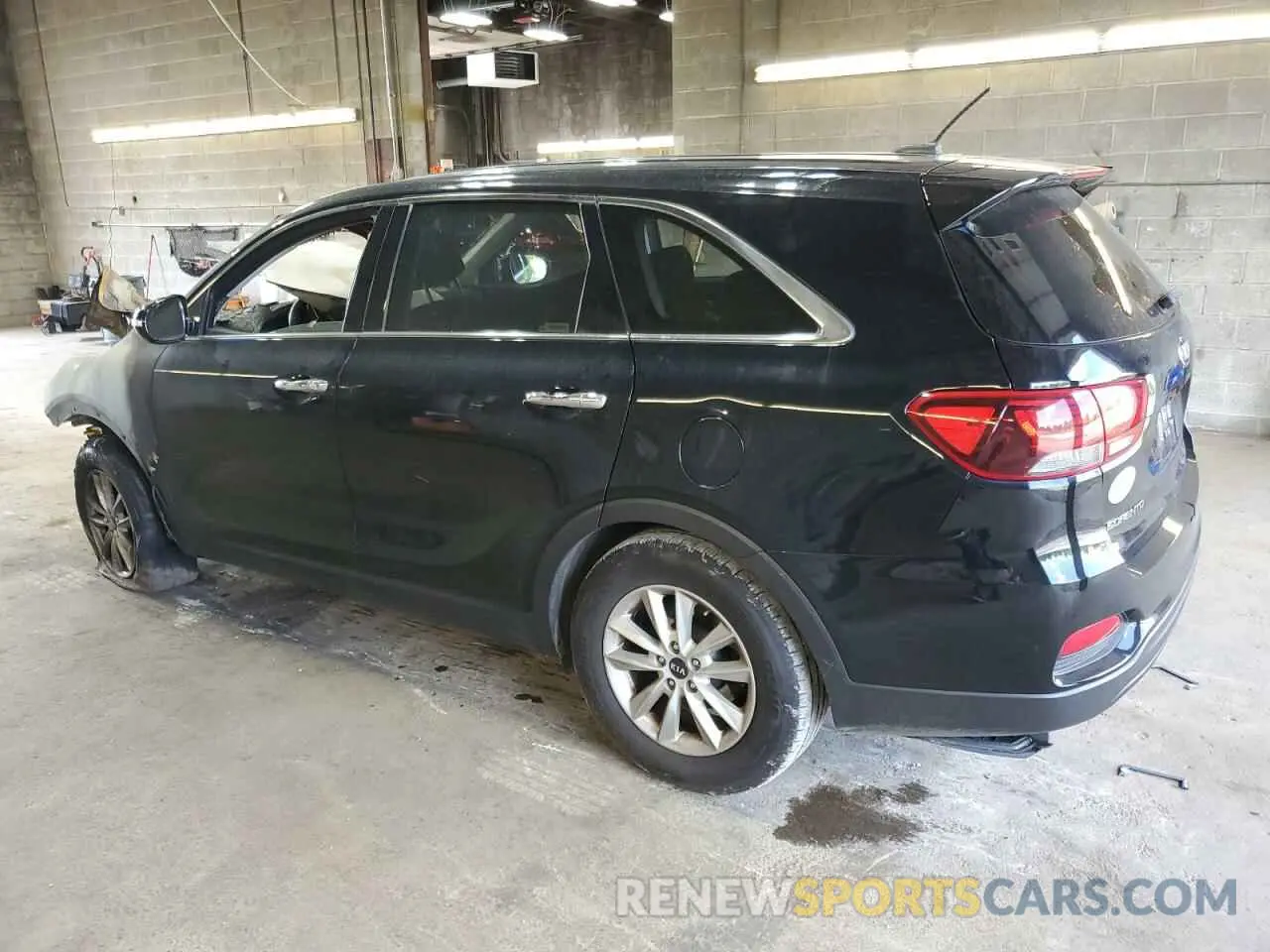 2 fotografías del automóvil dañado 5XYPG4A30KG509142 KIA SORENTO 2019