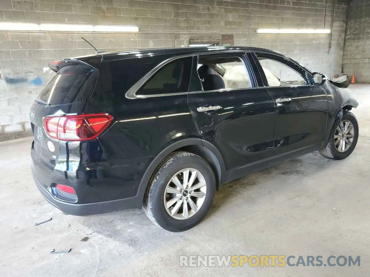 3 fotografías del automóvil dañado 5XYPG4A30KG509142 KIA SORENTO 2019