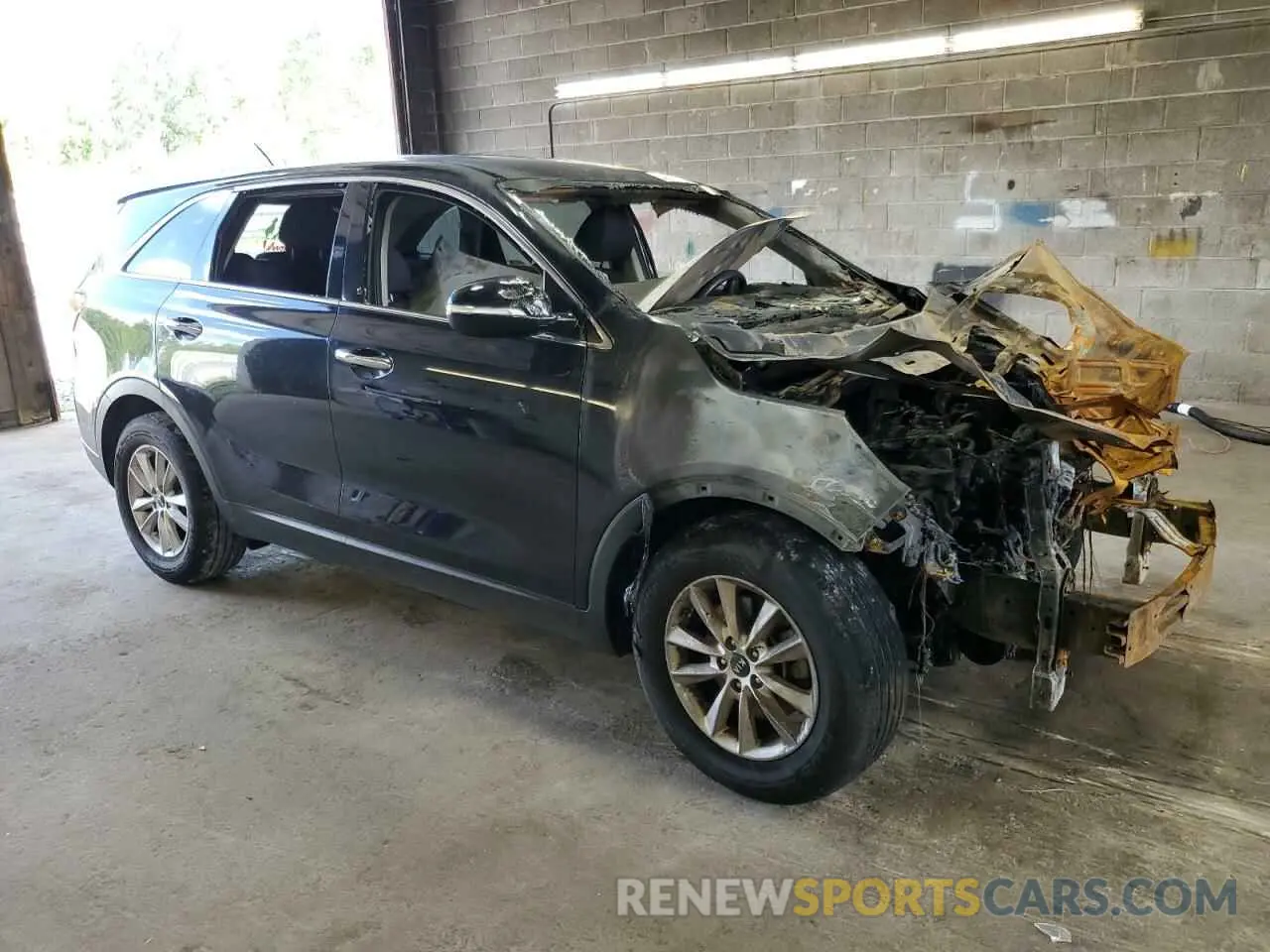 4 fotografías del automóvil dañado 5XYPG4A30KG509142 KIA SORENTO 2019