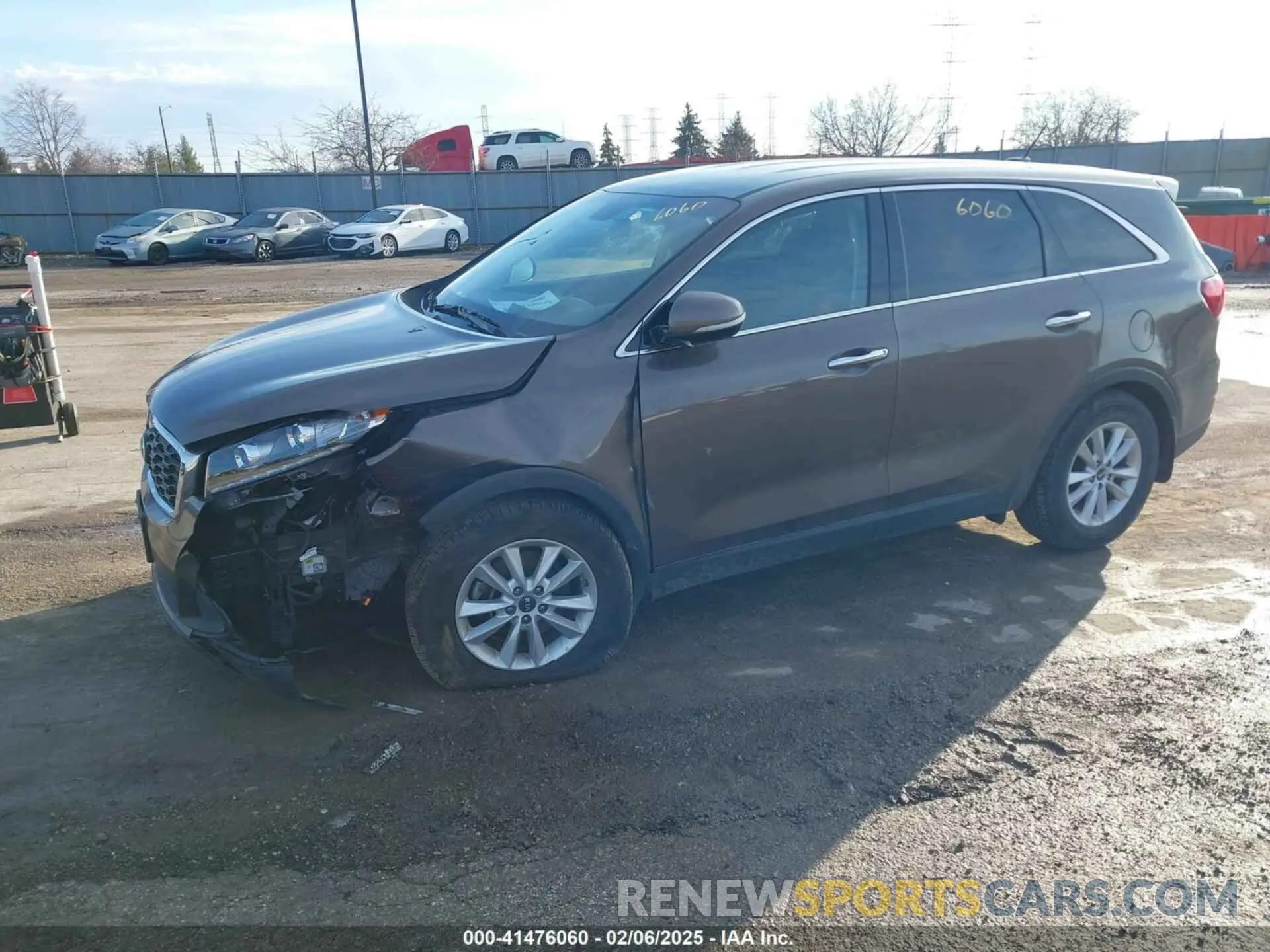 2 fotografías del automóvil dañado 5XYPG4A30KG532033 KIA SORENTO 2019
