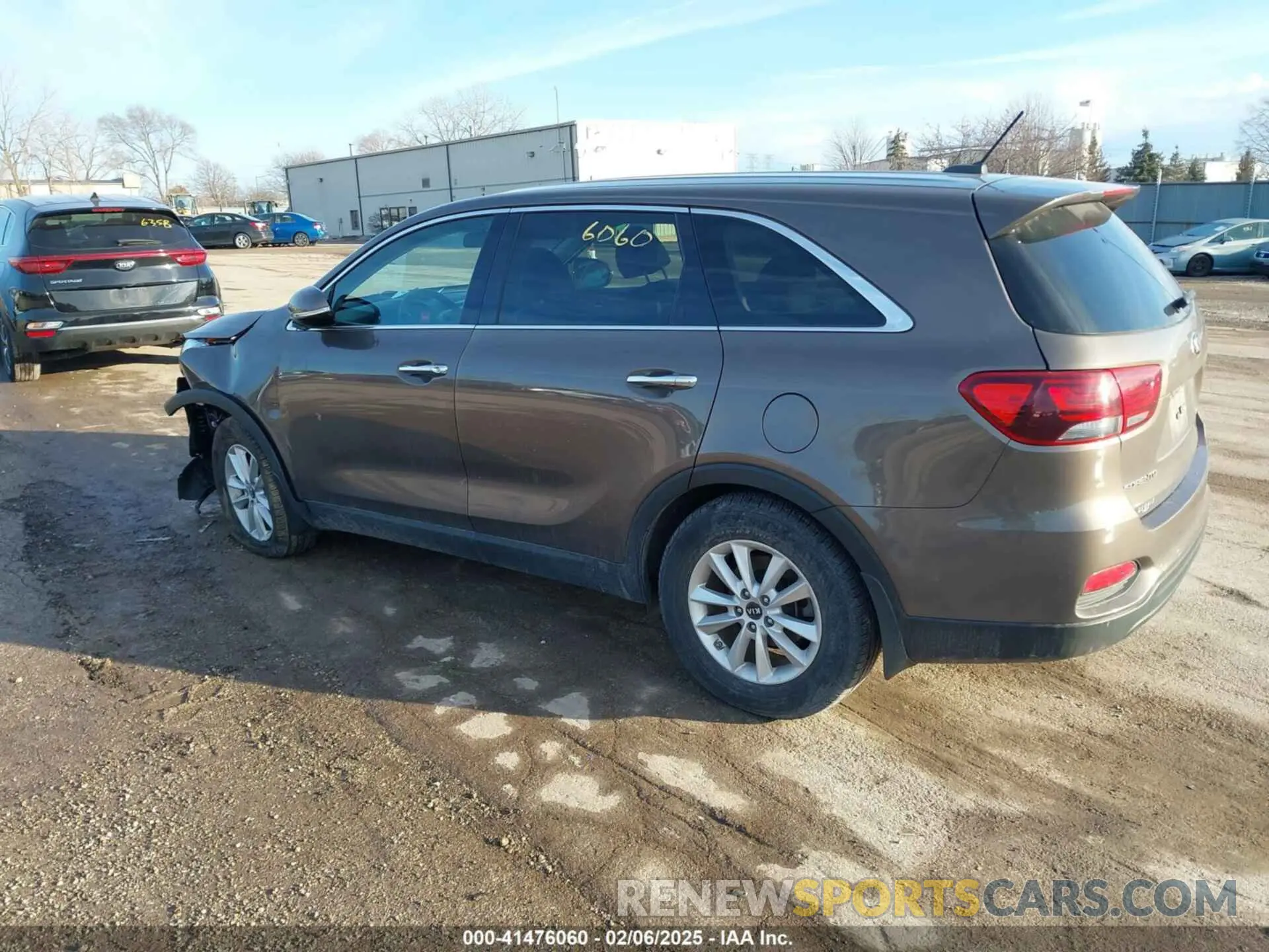 3 fotografías del automóvil dañado 5XYPG4A30KG532033 KIA SORENTO 2019