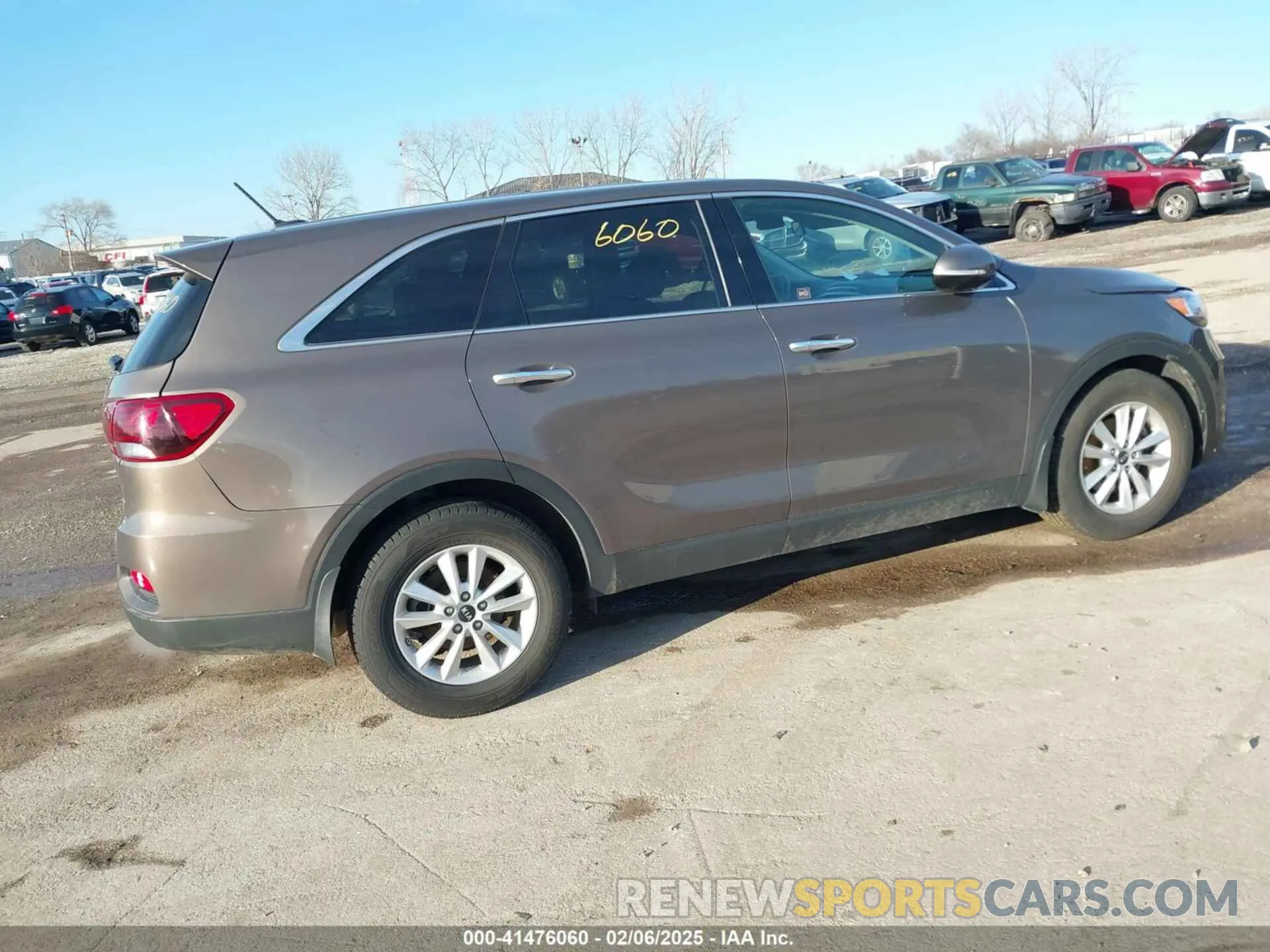 4 fotografías del automóvil dañado 5XYPG4A30KG532033 KIA SORENTO 2019