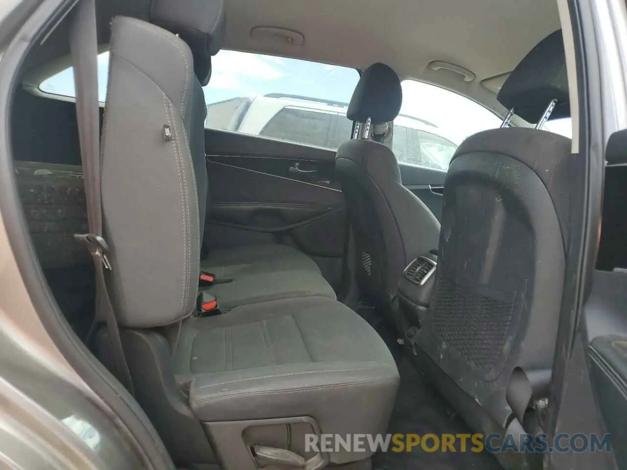 11 fotografías del automóvil dañado 5XYPG4A30KG537474 KIA SORENTO 2019
