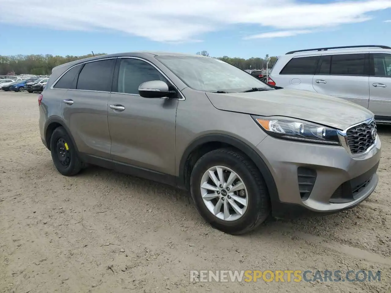 4 fotografías del automóvil dañado 5XYPG4A30KG537474 KIA SORENTO 2019