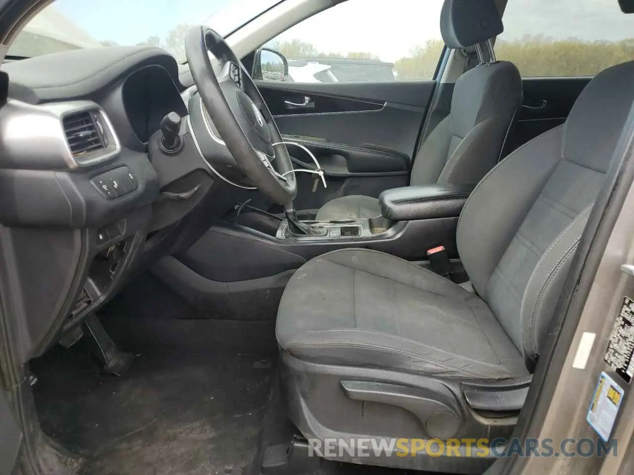 7 fotografías del automóvil dañado 5XYPG4A30KG537474 KIA SORENTO 2019