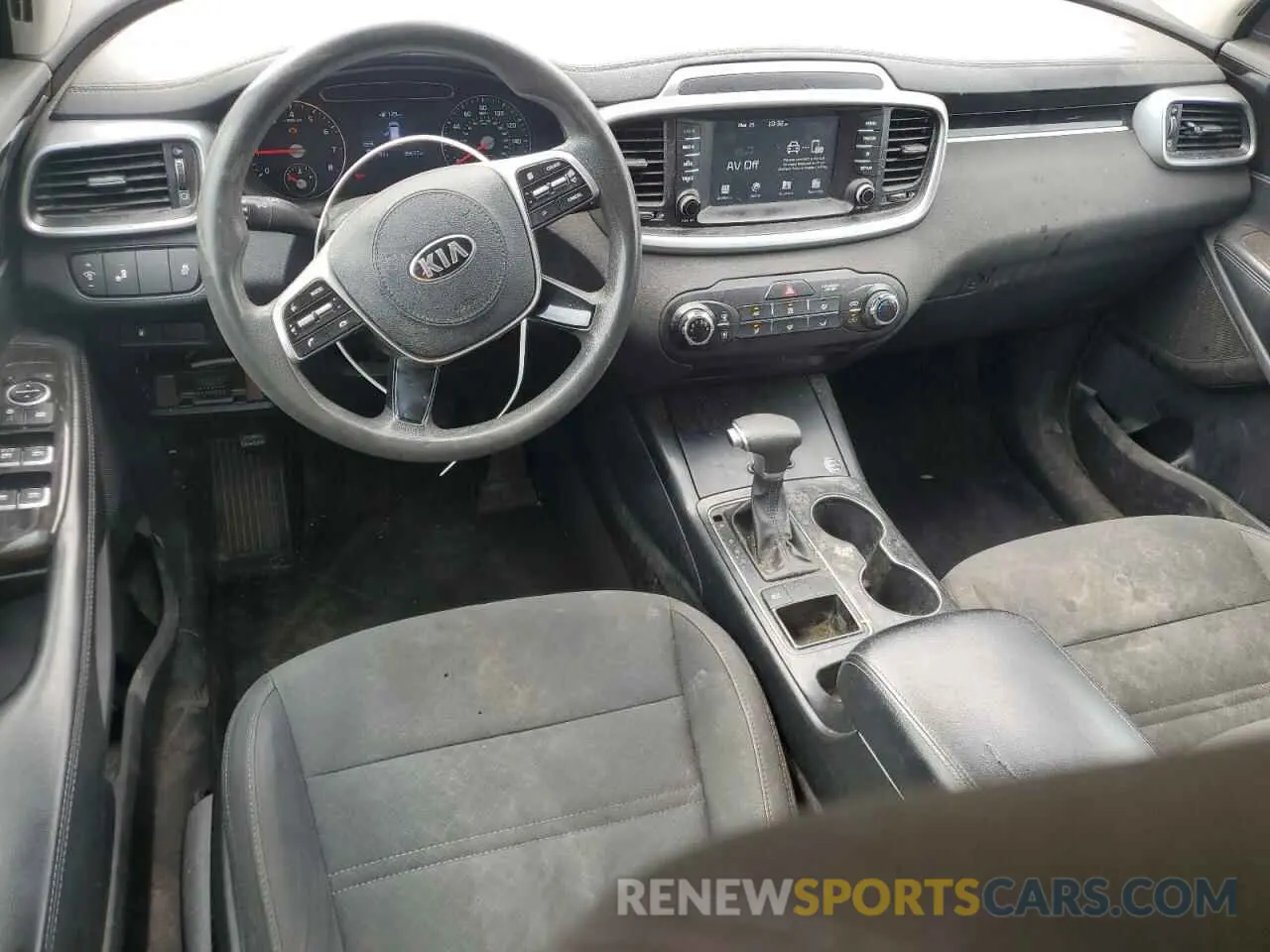 8 fotografías del automóvil dañado 5XYPG4A30KG537474 KIA SORENTO 2019