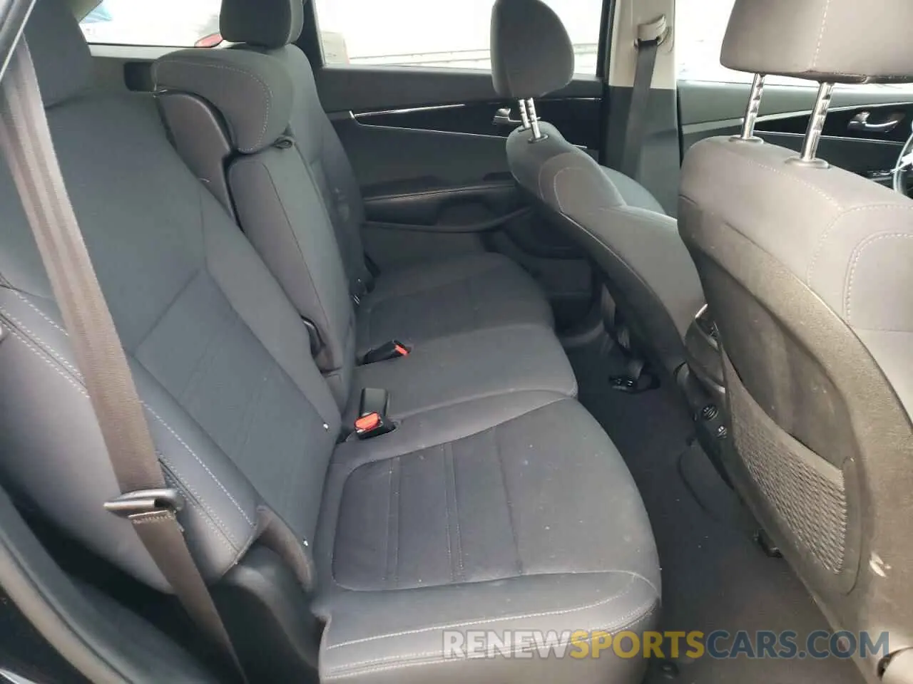 11 fotografías del automóvil dañado 5XYPG4A30KG546577 KIA SORENTO 2019