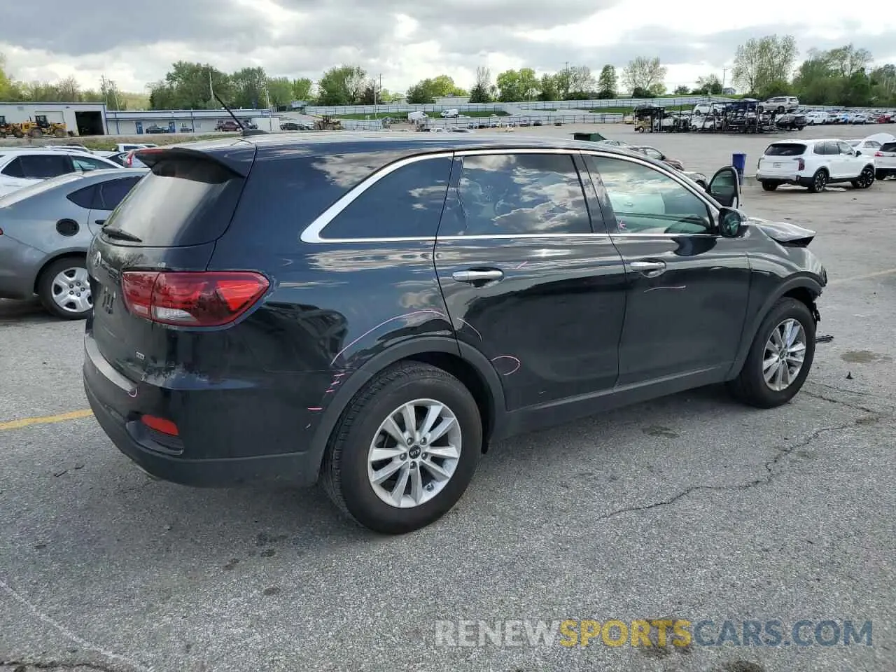 3 fotografías del automóvil dañado 5XYPG4A30KG551245 KIA SORENTO 2019