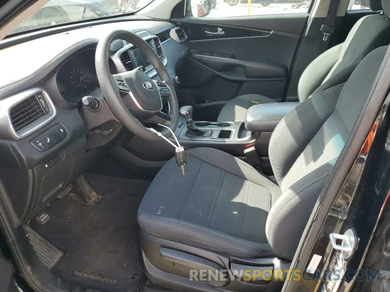 7 fotografías del automóvil dañado 5XYPG4A30KG551245 KIA SORENTO 2019