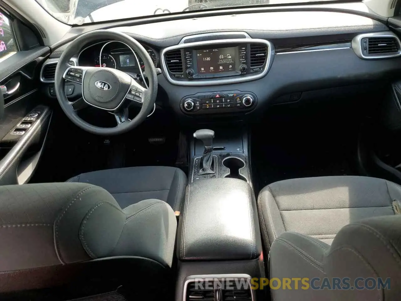 8 fotografías del automóvil dañado 5XYPG4A30KG551245 KIA SORENTO 2019