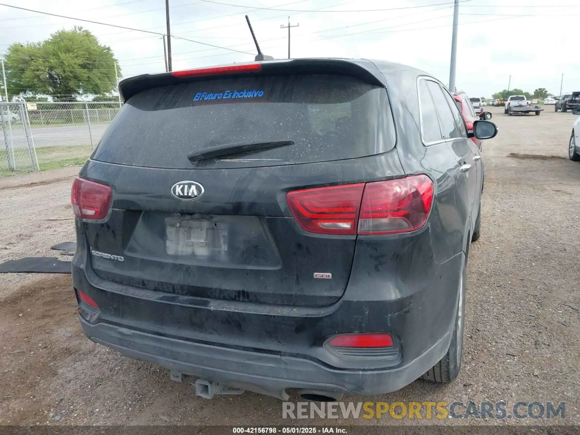 4 fotografías del automóvil dañado 5XYPG4A30KG560480 KIA SORENTO 2019
