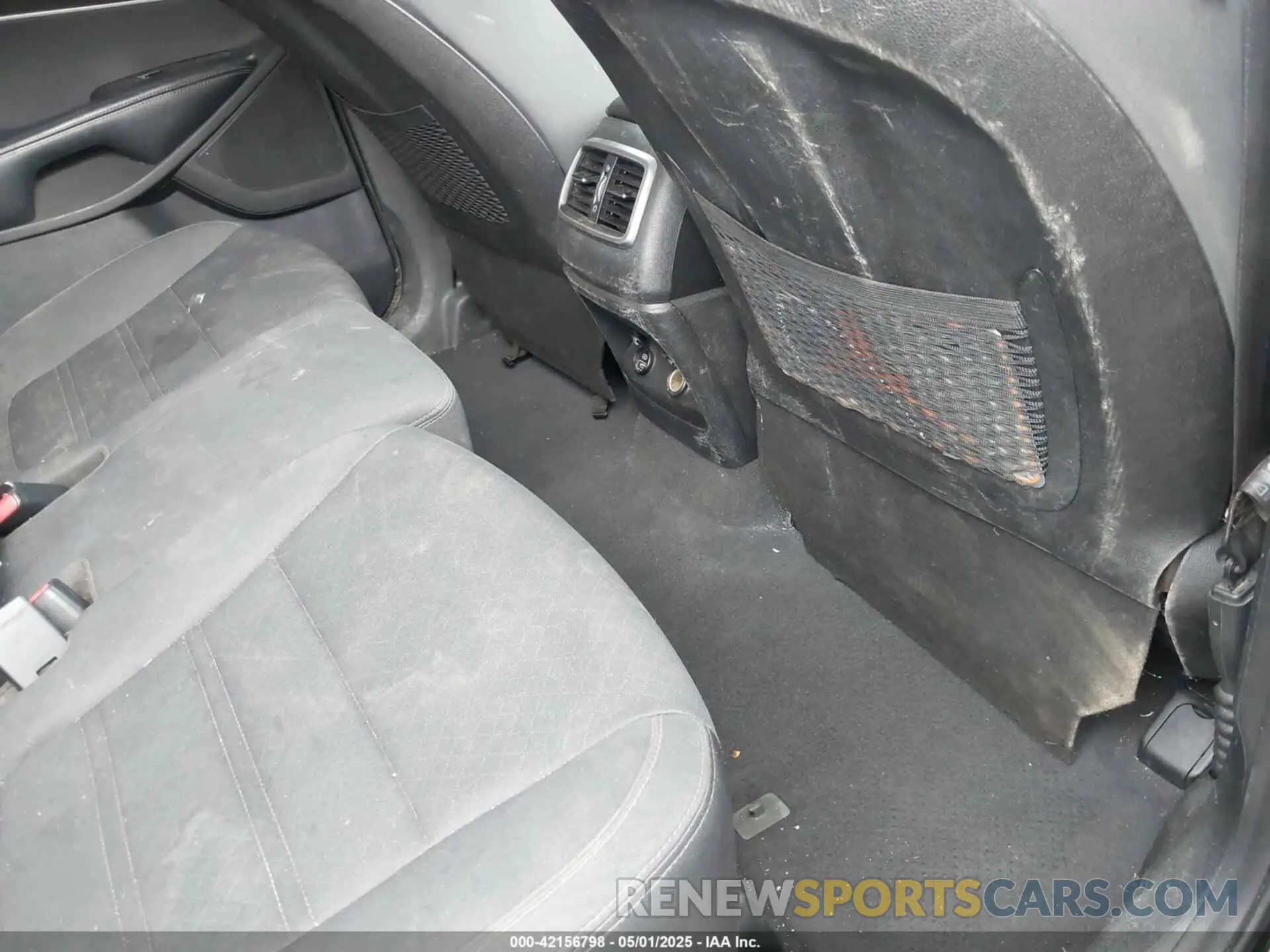 8 fotografías del automóvil dañado 5XYPG4A30KG560480 KIA SORENTO 2019