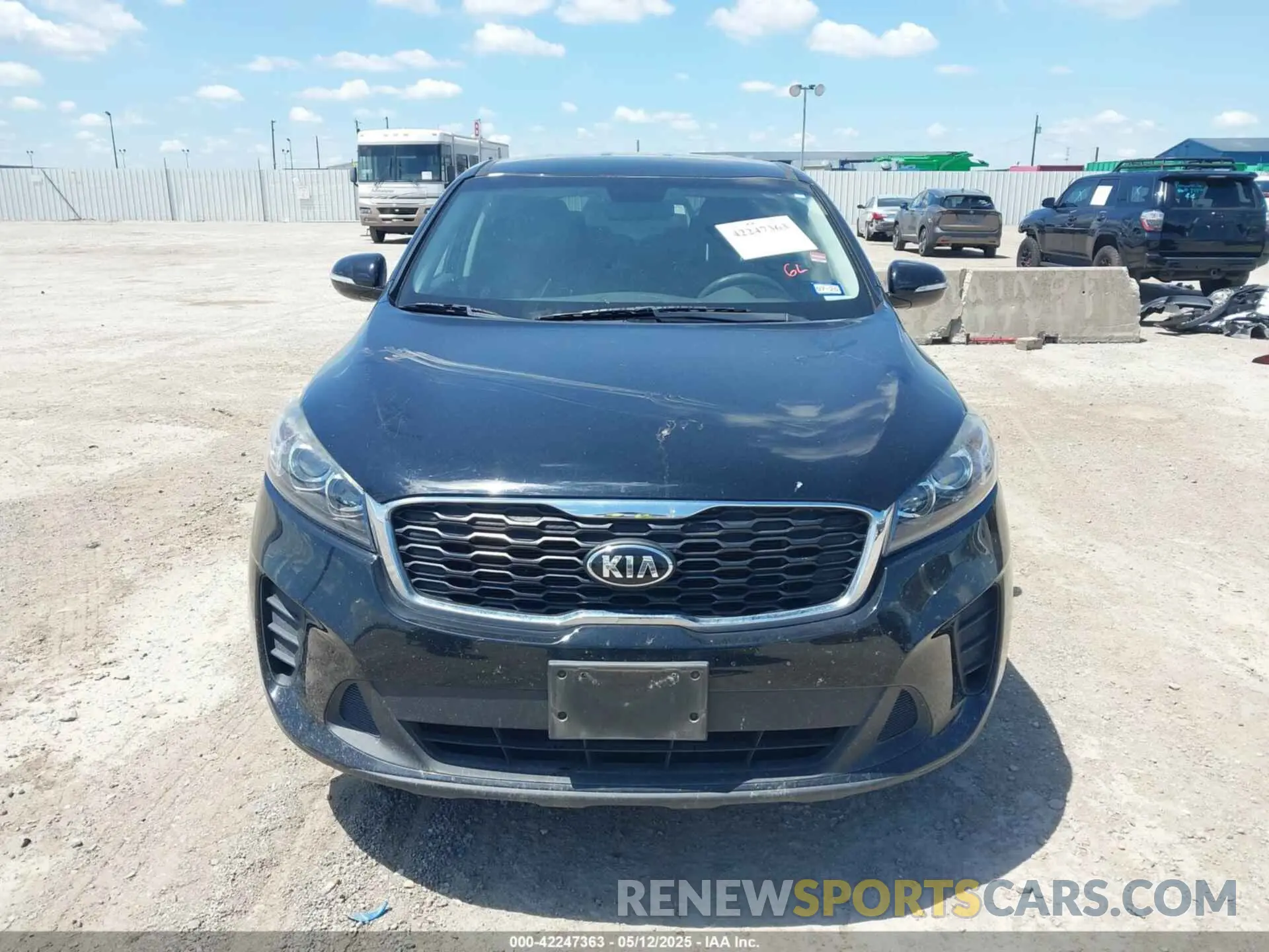 12 fotografías del automóvil dañado 5XYPG4A30KG574962 KIA SORENTO 2019