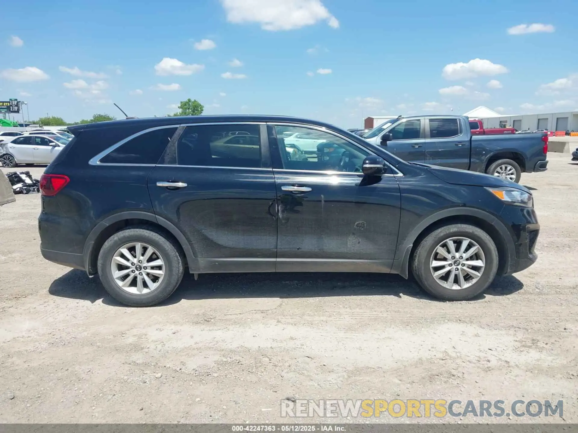 13 fotografías del automóvil dañado 5XYPG4A30KG574962 KIA SORENTO 2019
