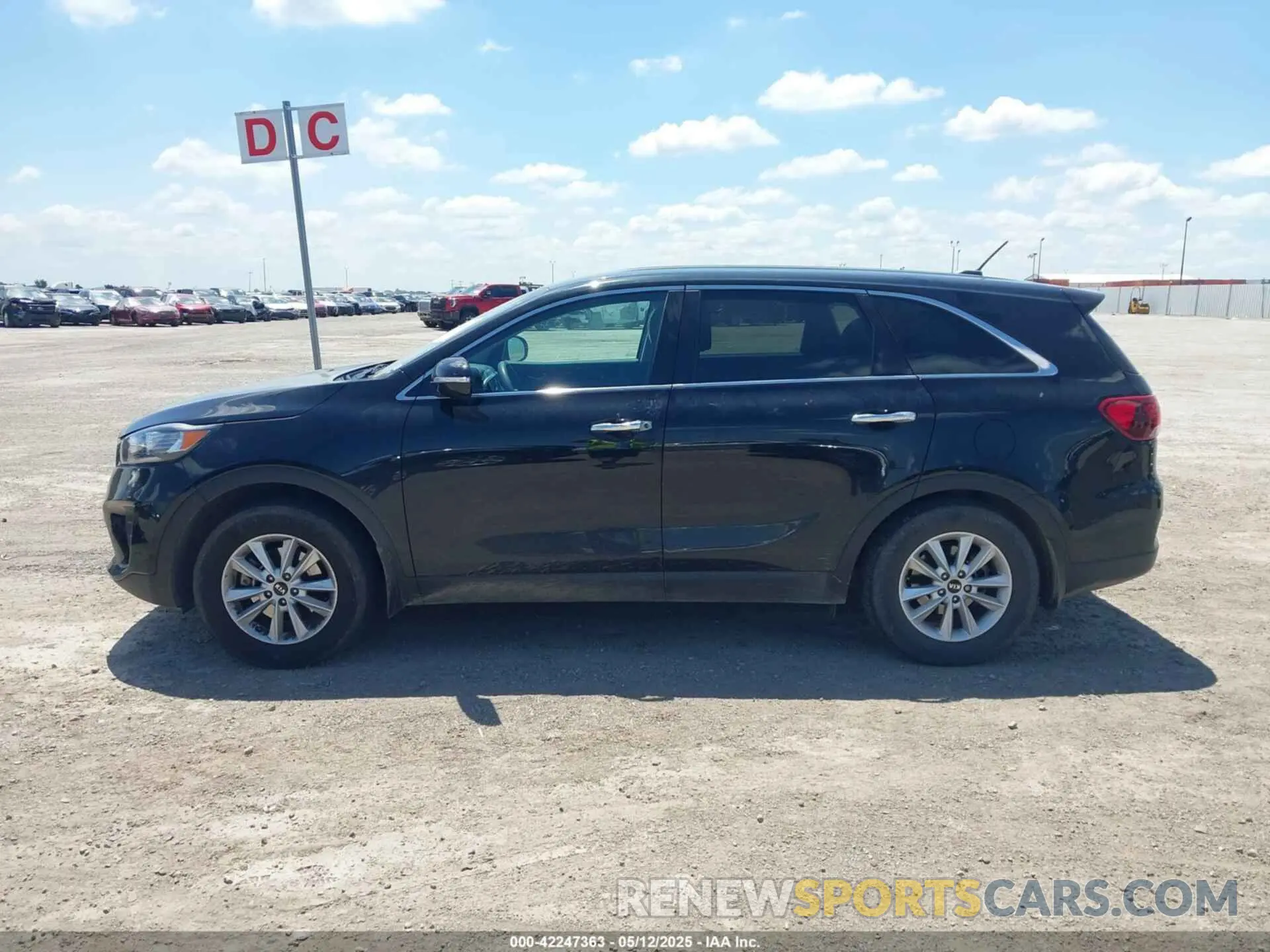 14 fotografías del automóvil dañado 5XYPG4A30KG574962 KIA SORENTO 2019