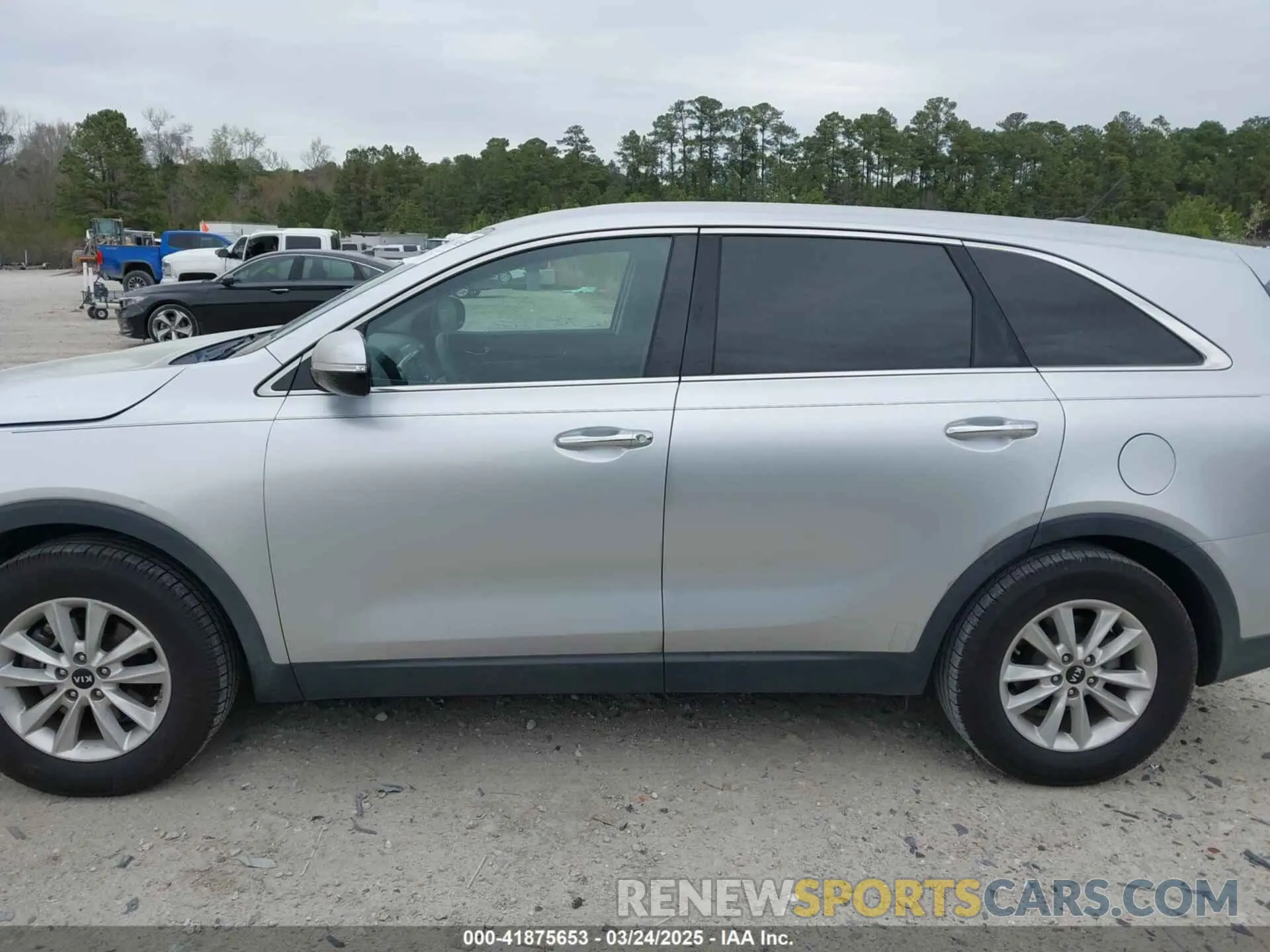 14 fotografías del automóvil dañado 5XYPG4A30KG578171 KIA SORENTO 2019