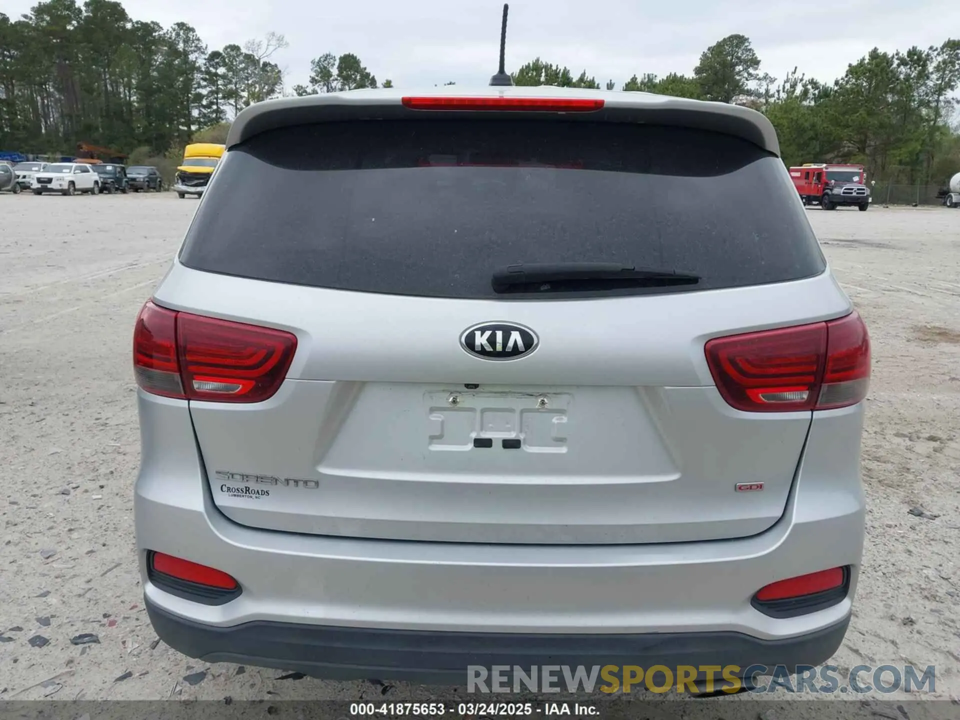 16 fotografías del automóvil dañado 5XYPG4A30KG578171 KIA SORENTO 2019