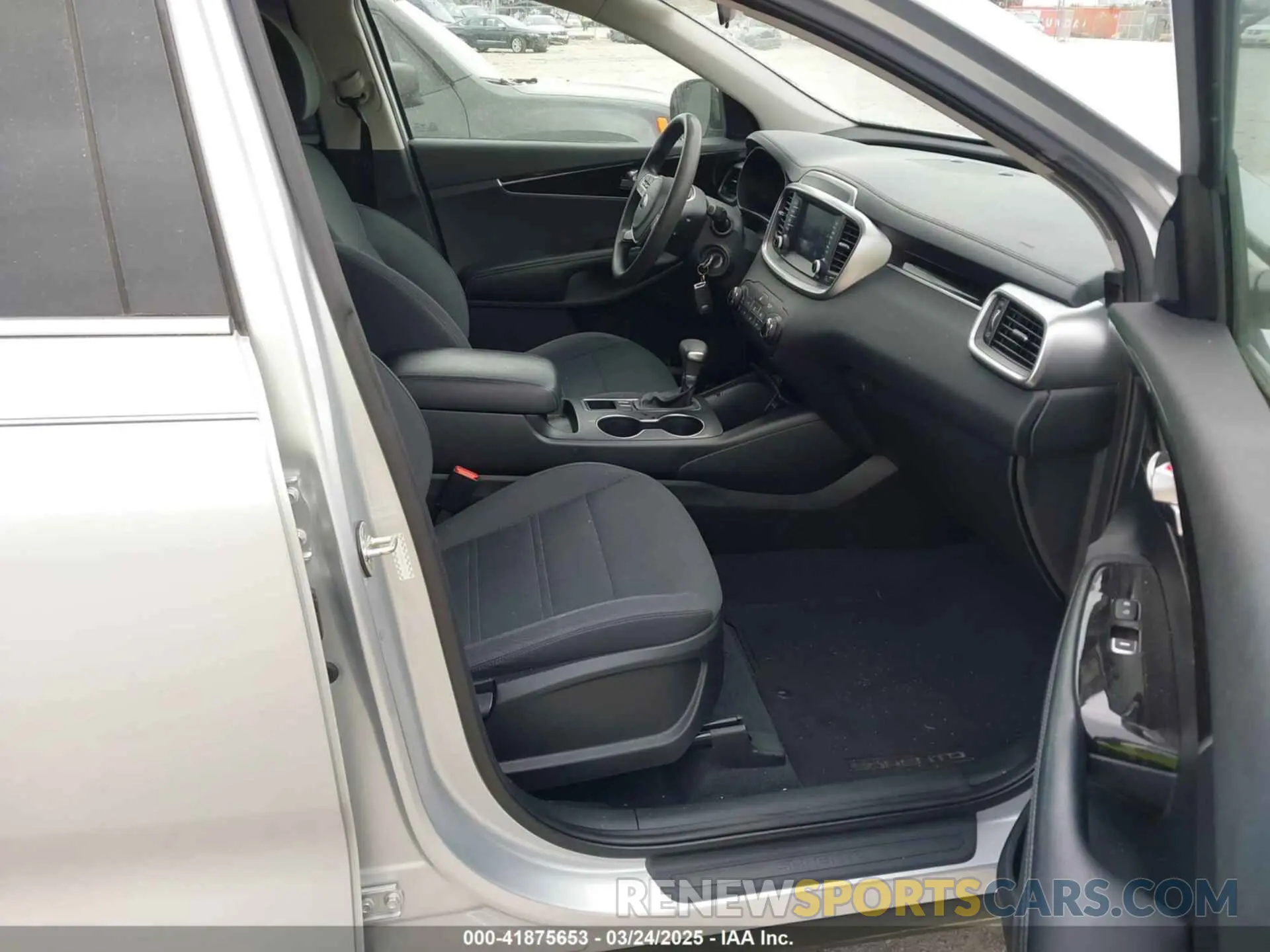 5 fotografías del automóvil dañado 5XYPG4A30KG578171 KIA SORENTO 2019