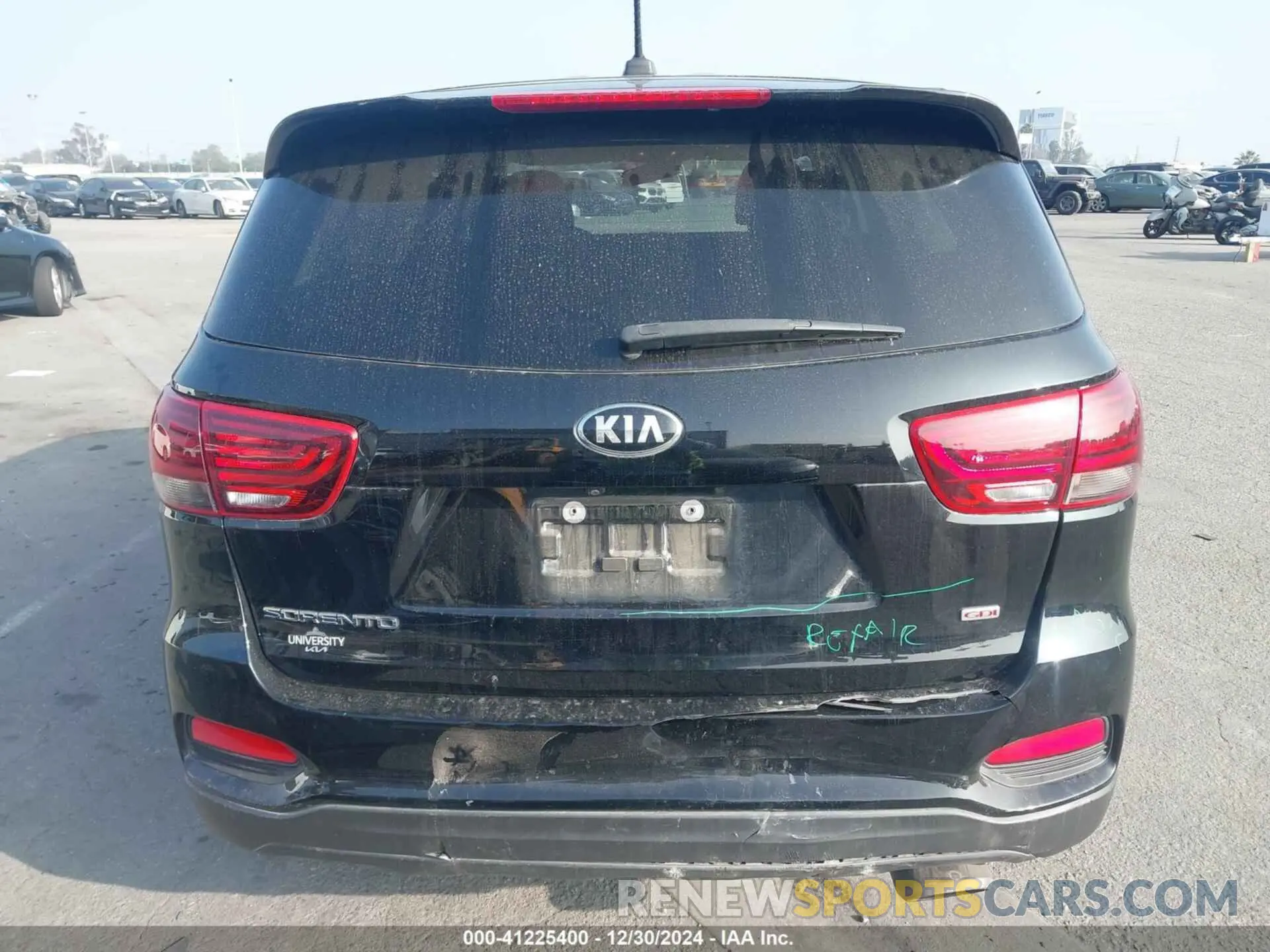 17 fotografías del automóvil dañado 5XYPG4A30KG583001 KIA SORENTO 2019