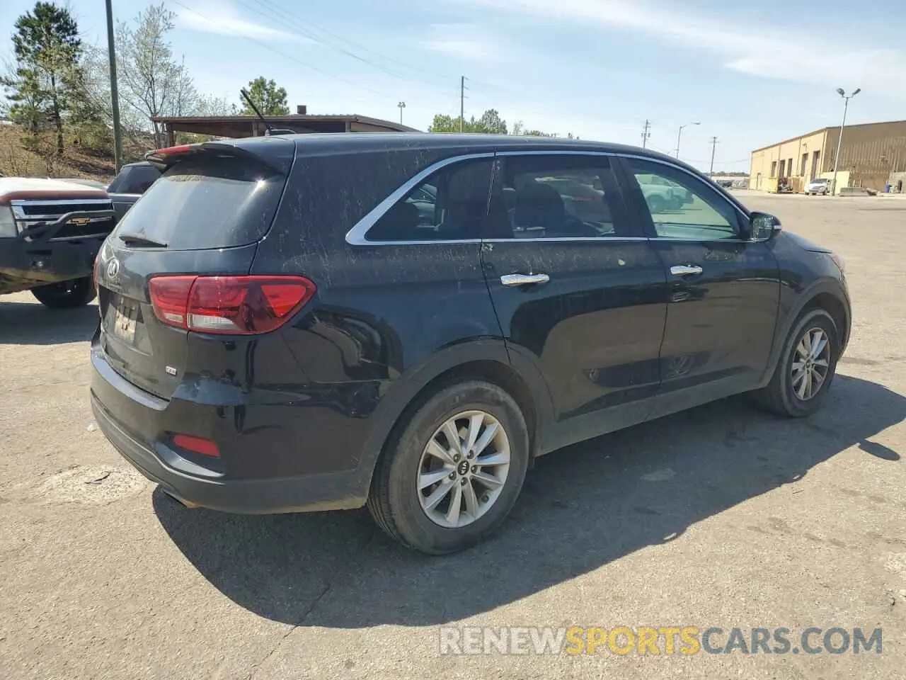3 fotografías del automóvil dañado 5XYPG4A30KG595424 KIA SORENTO 2019