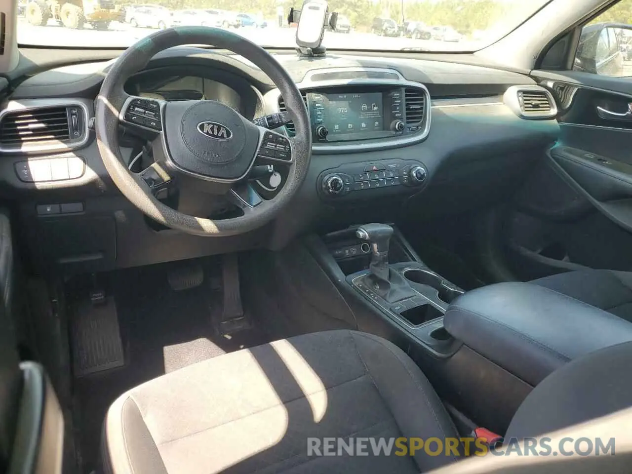 8 fotografías del automóvil dañado 5XYPG4A30KG595424 KIA SORENTO 2019