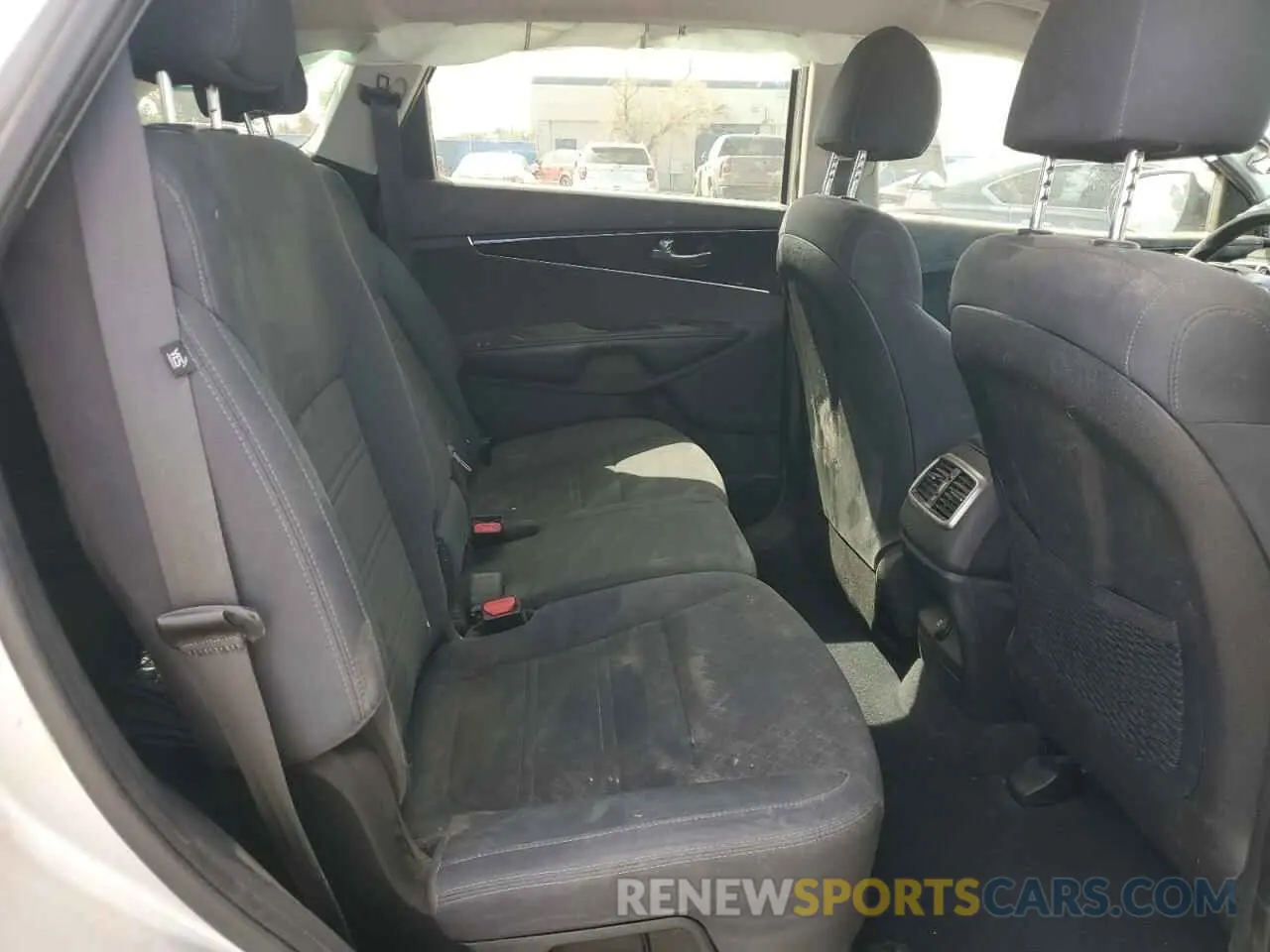 11 fotografías del automóvil dañado 5XYPG4A30KG610486 KIA SORENTO 2019
