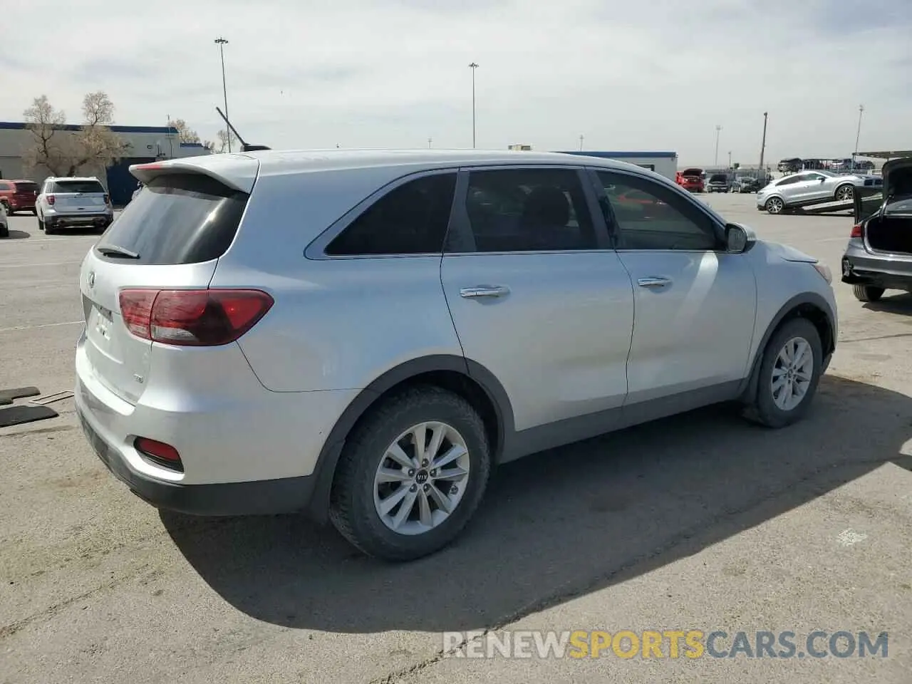 3 fotografías del automóvil dañado 5XYPG4A30KG610486 KIA SORENTO 2019