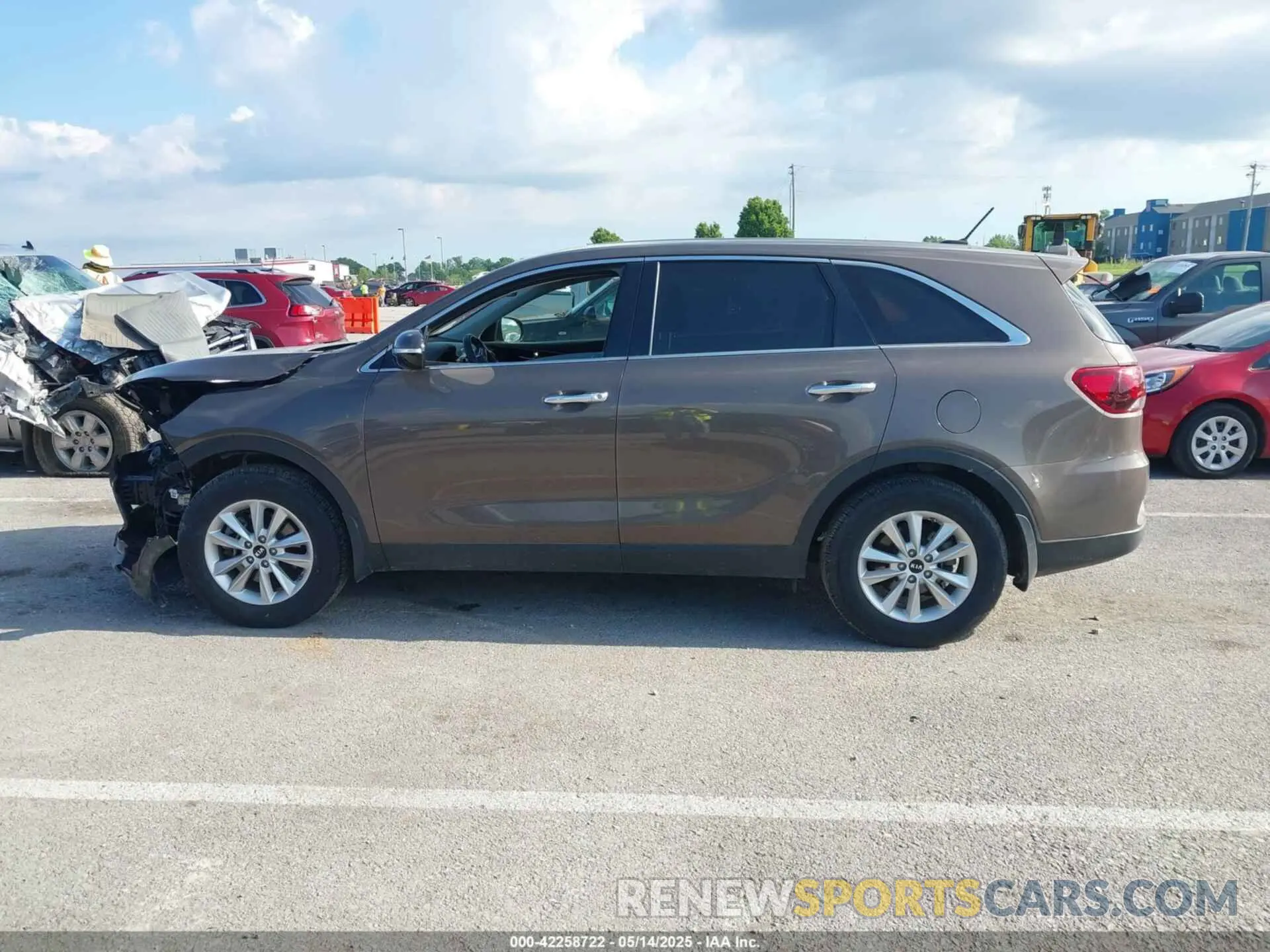 14 fotografías del automóvil dañado 5XYPG4A31KG449825 KIA SORENTO 2019