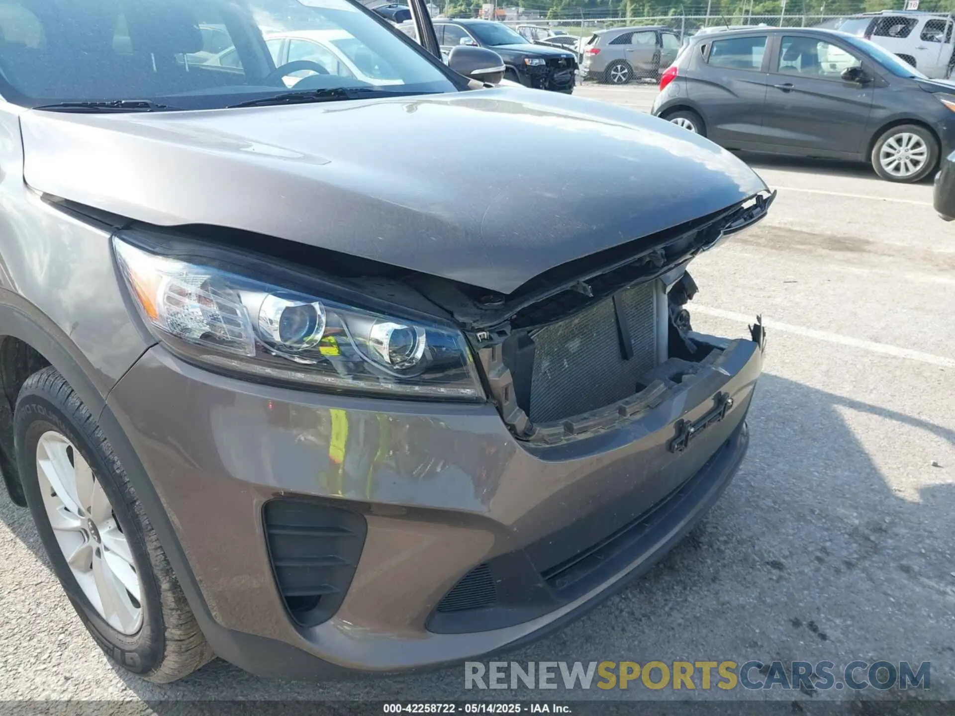 17 fotografías del automóvil dañado 5XYPG4A31KG449825 KIA SORENTO 2019
