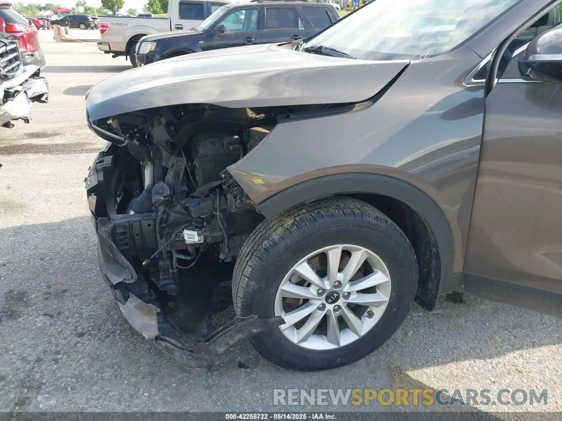 18 fotografías del automóvil dañado 5XYPG4A31KG449825 KIA SORENTO 2019