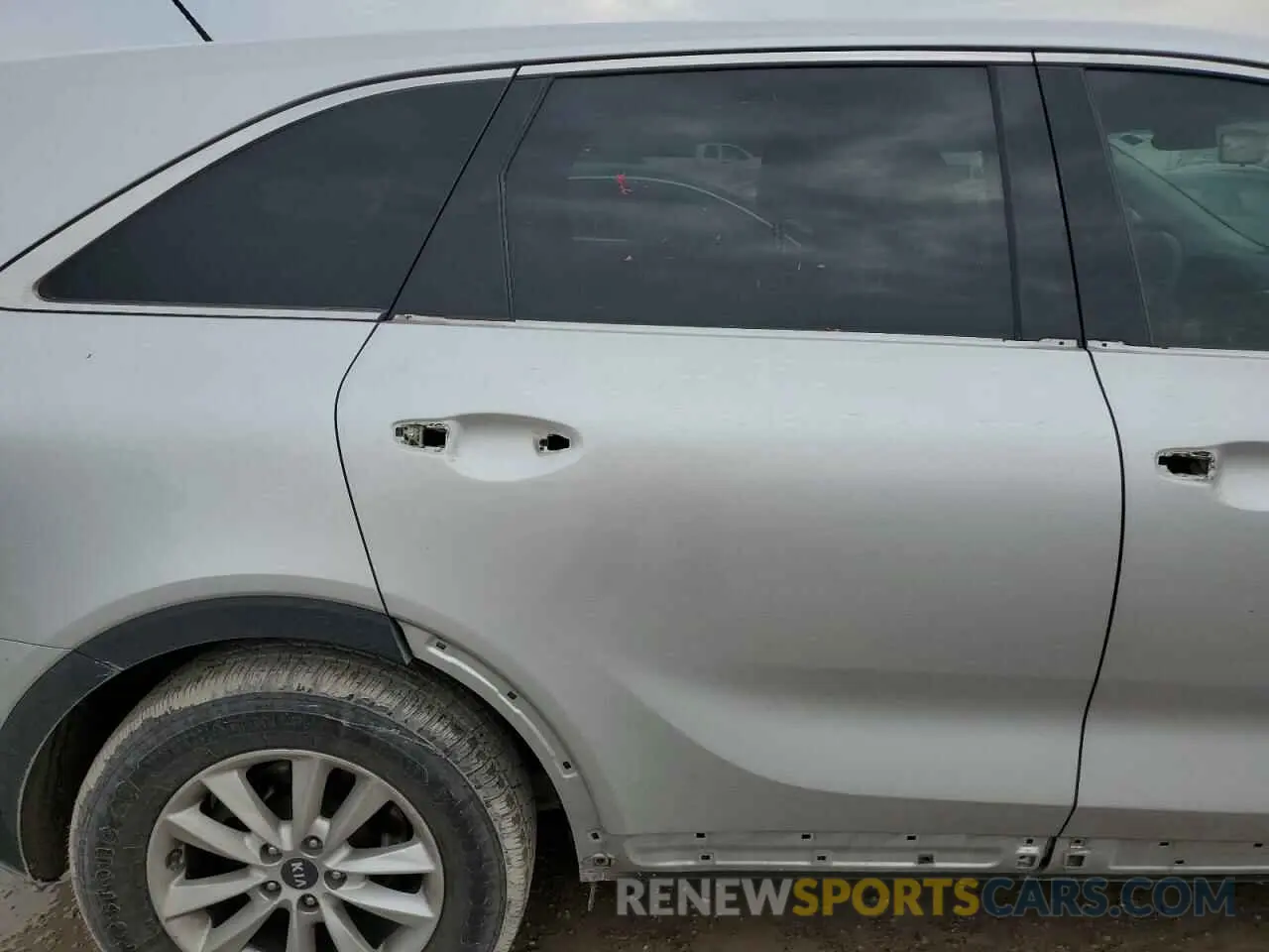 11 fotografías del automóvil dañado 5XYPG4A31KG464406 KIA SORENTO 2019