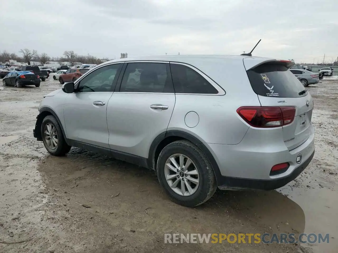 2 fotografías del automóvil dañado 5XYPG4A31KG464406 KIA SORENTO 2019