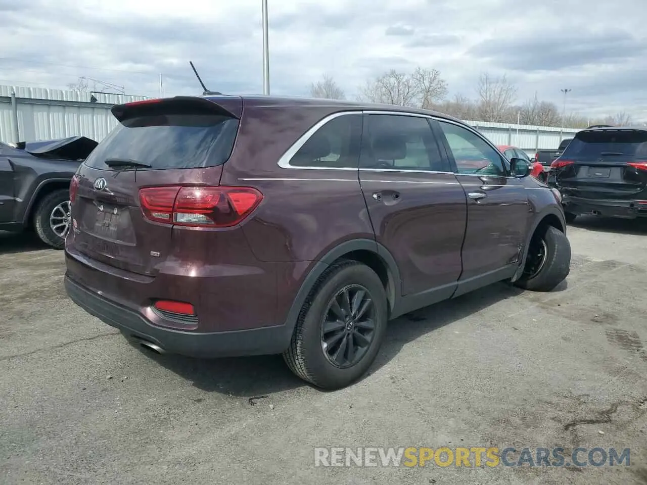 3 fotografías del automóvil dañado 5XYPG4A31KG511840 KIA SORENTO 2019