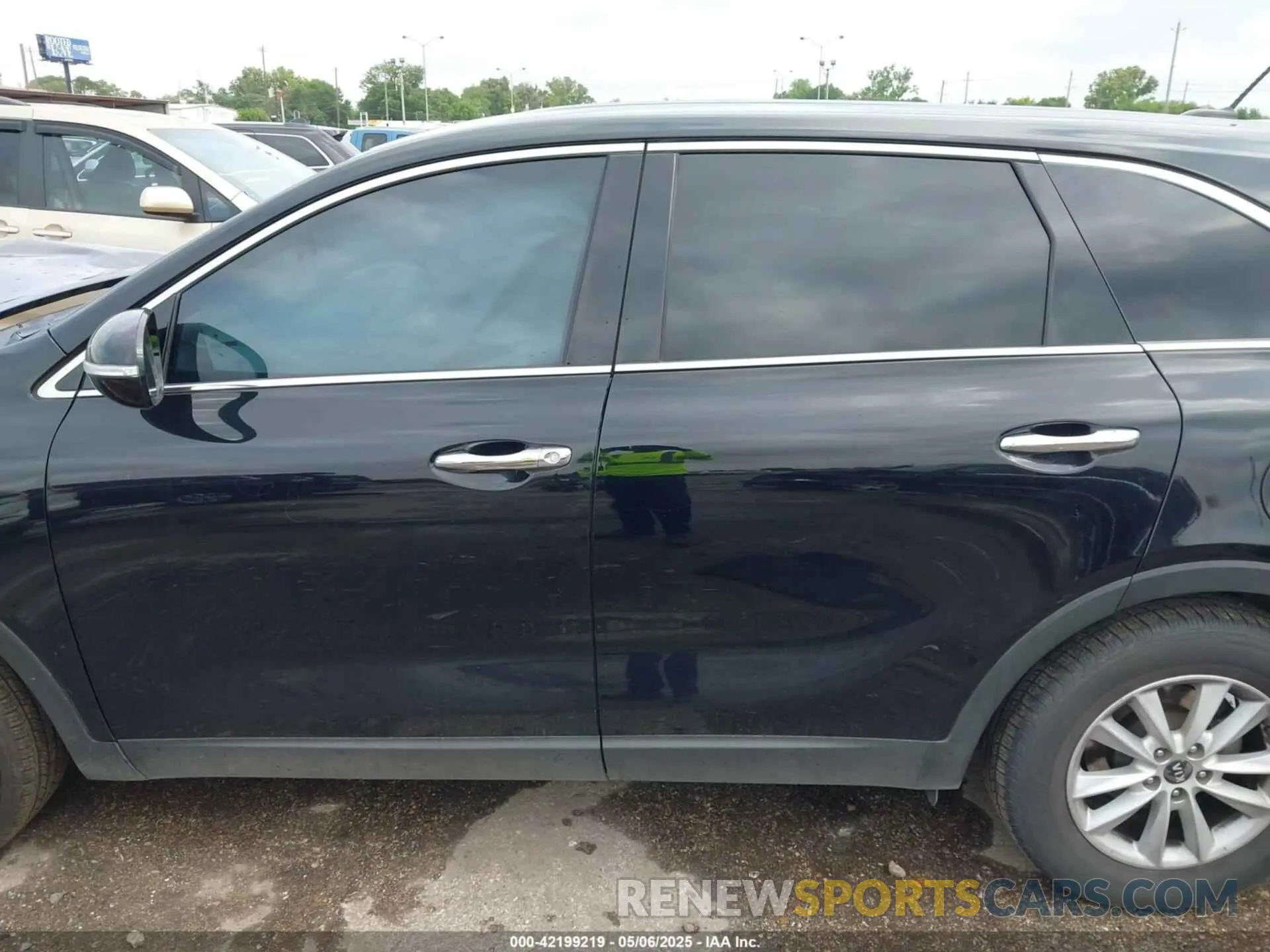 14 fotografías del automóvil dañado 5XYPG4A31KG564781 KIA SORENTO 2019