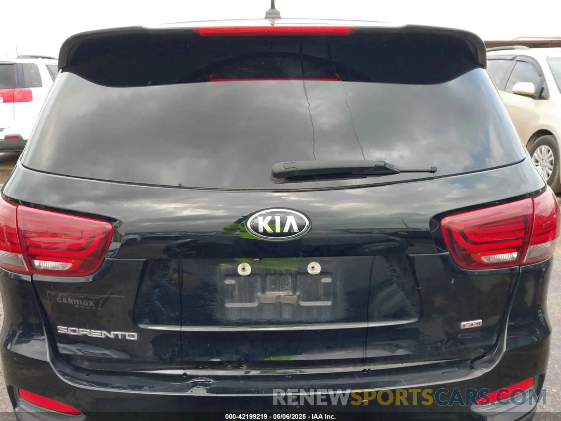 16 fotografías del automóvil dañado 5XYPG4A31KG564781 KIA SORENTO 2019