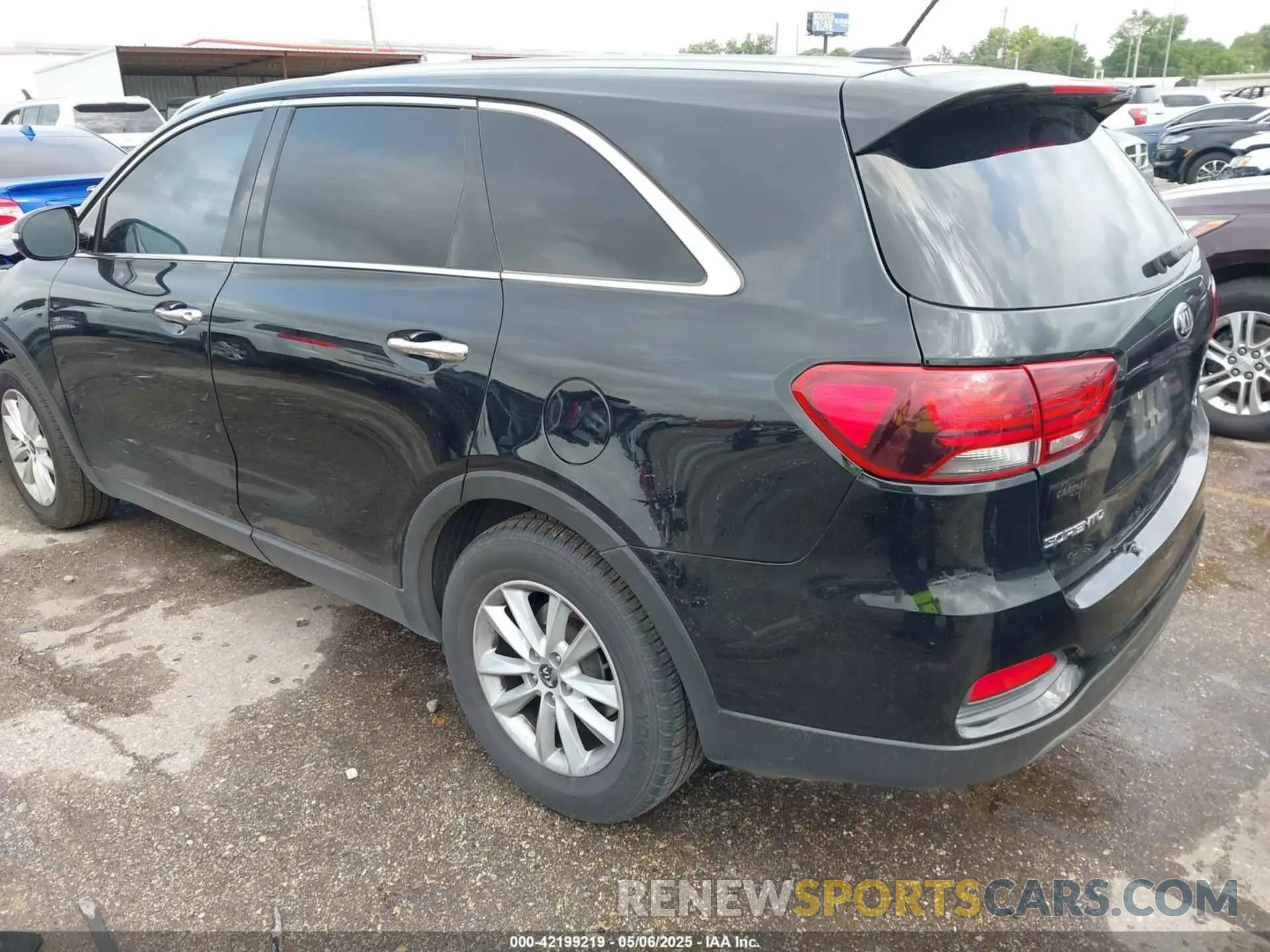 3 fotografías del automóvil dañado 5XYPG4A31KG564781 KIA SORENTO 2019