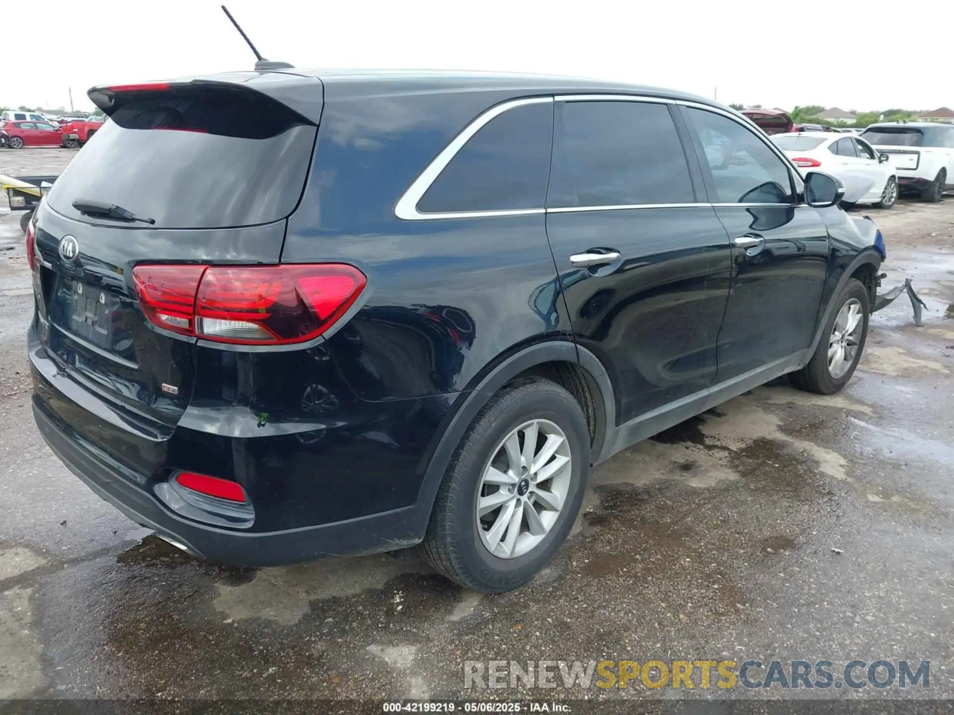 4 fotografías del automóvil dañado 5XYPG4A31KG564781 KIA SORENTO 2019