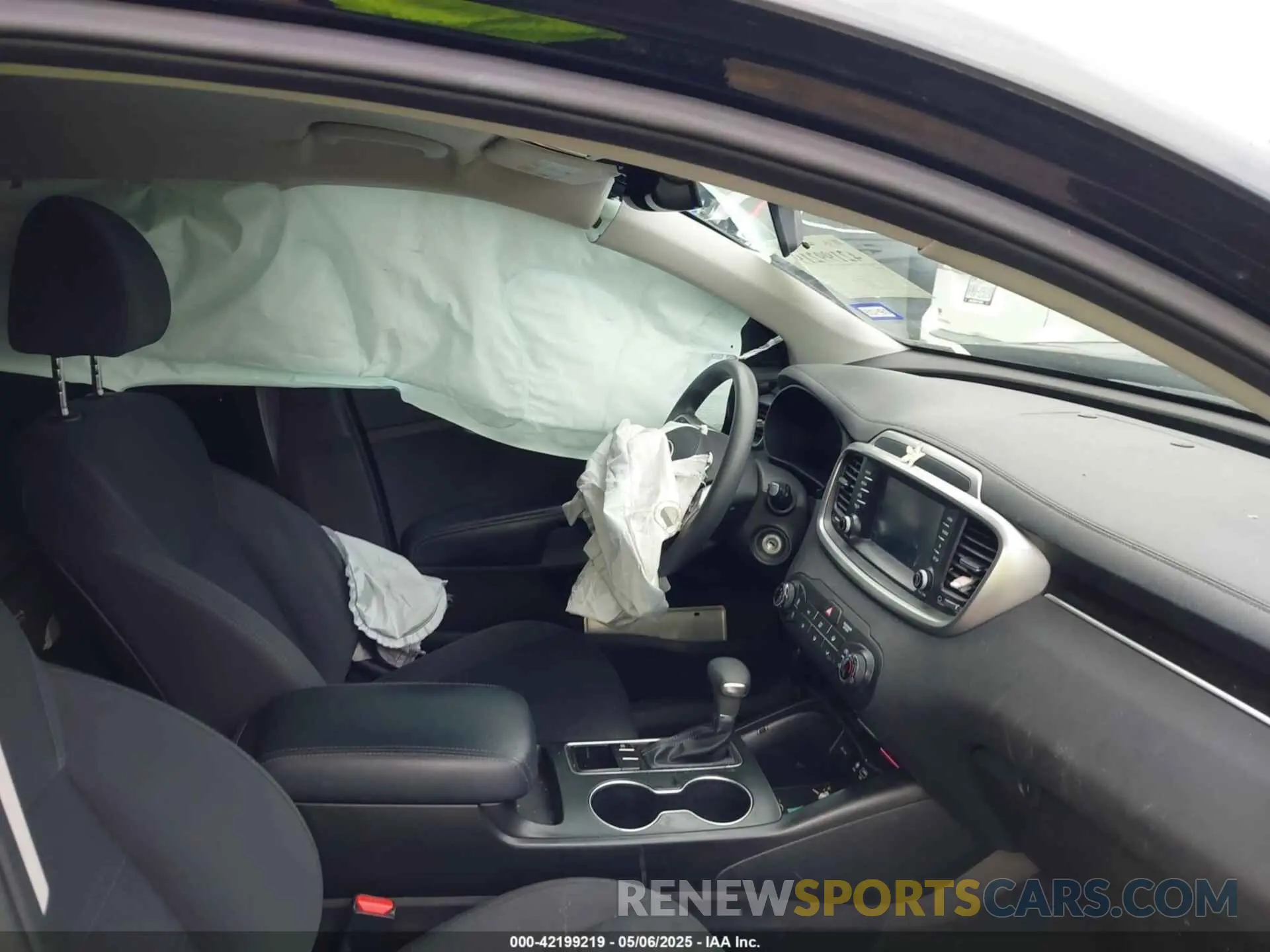 5 fotografías del automóvil dañado 5XYPG4A31KG564781 KIA SORENTO 2019