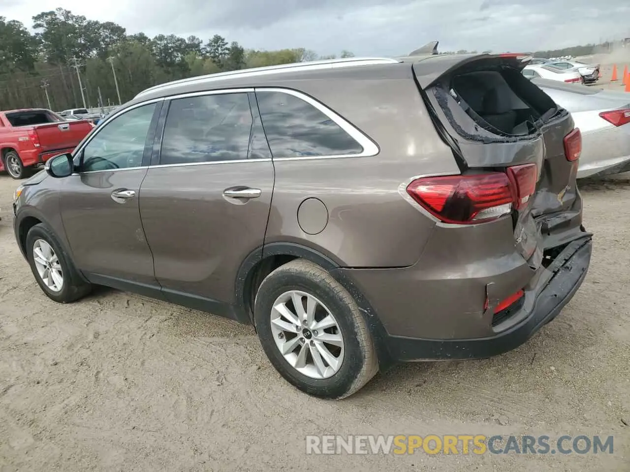 2 fotografías del automóvil dañado 5XYPG4A31KG572525 KIA SORENTO 2019