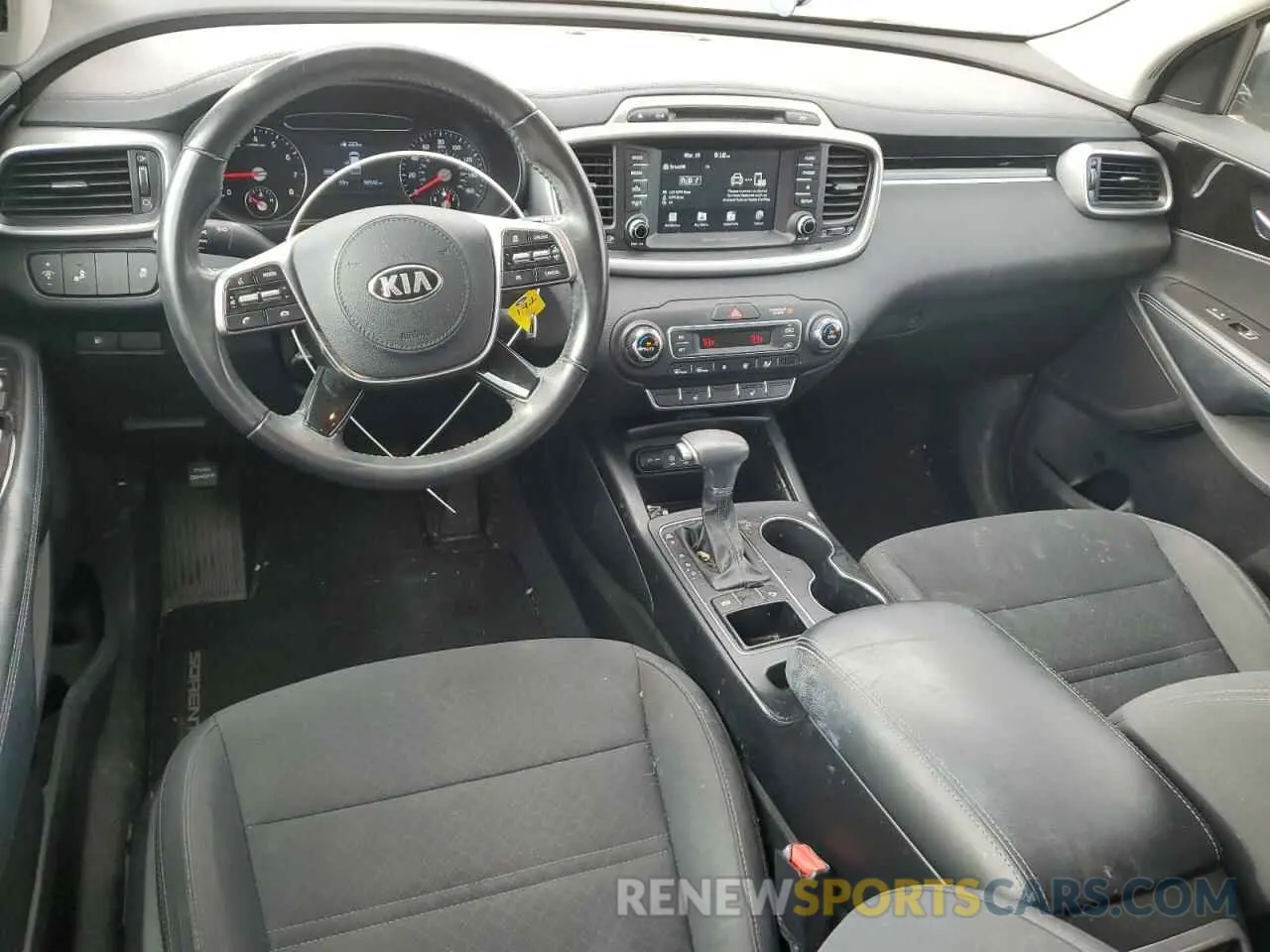 8 fotografías del automóvil dañado 5XYPG4A31KG572525 KIA SORENTO 2019