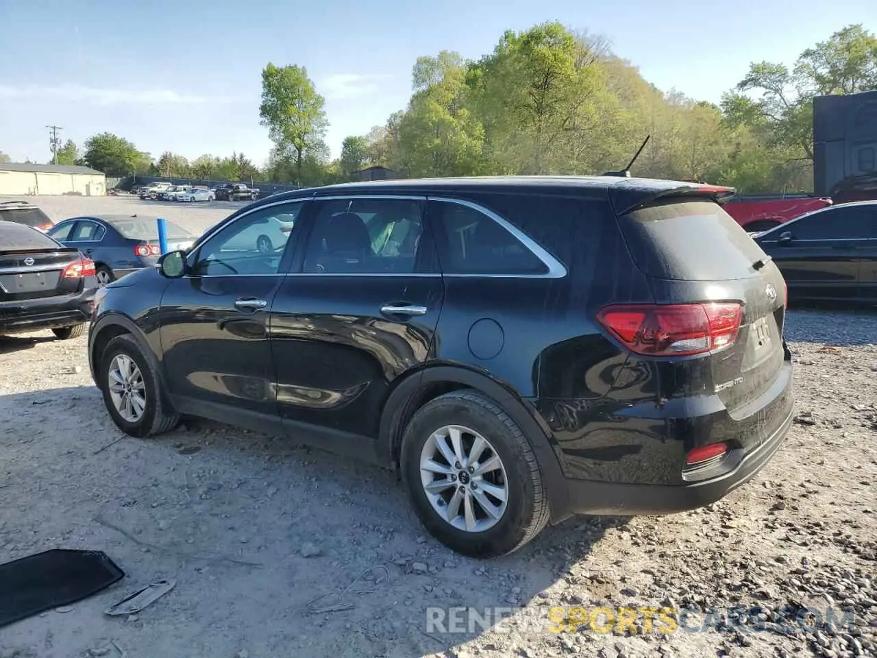 2 fotografías del automóvil dañado 5XYPG4A31KG585341 KIA SORENTO 2019