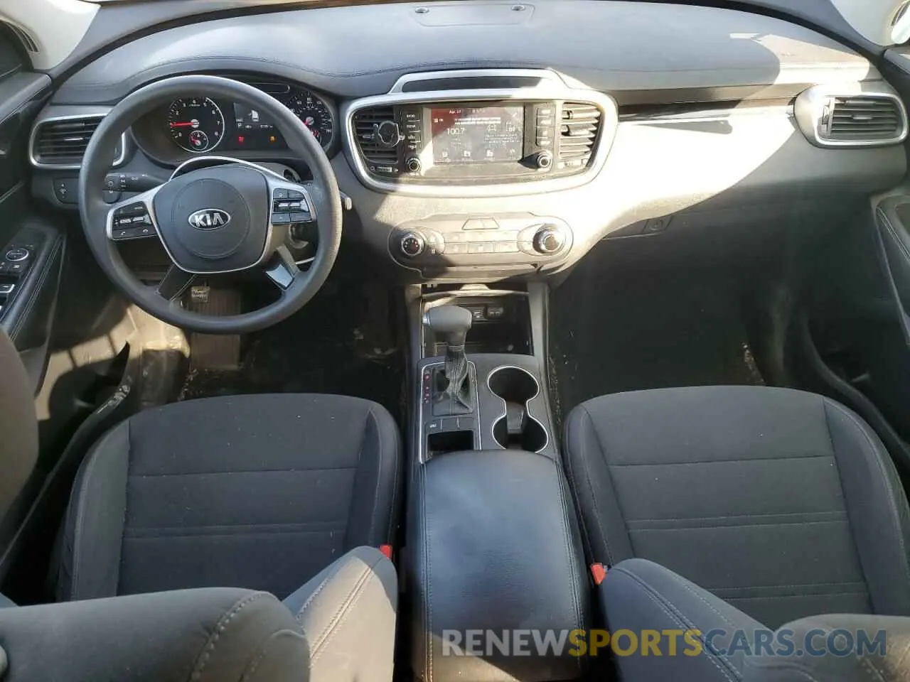 8 fotografías del automóvil dañado 5XYPG4A31KG585341 KIA SORENTO 2019