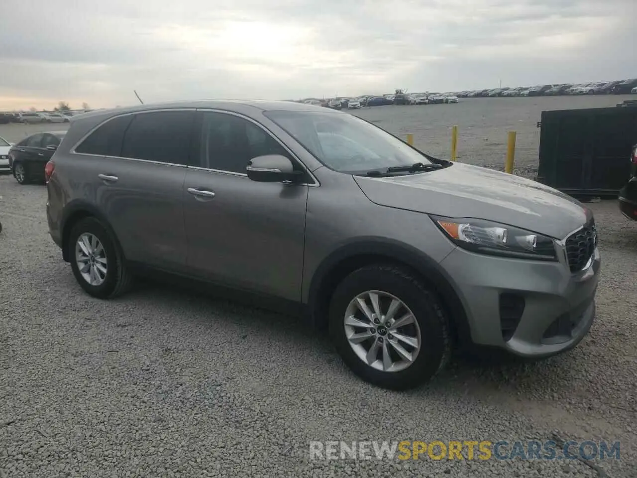4 fotografías del automóvil dañado 5XYPG4A32KG436145 KIA SORENTO 2019