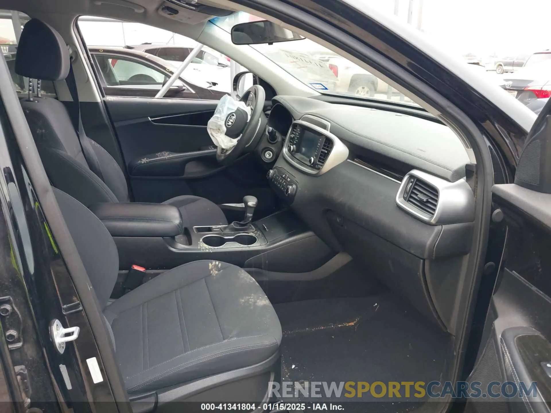 5 fotografías del automóvil dañado 5XYPG4A32KG467377 KIA SORENTO 2019