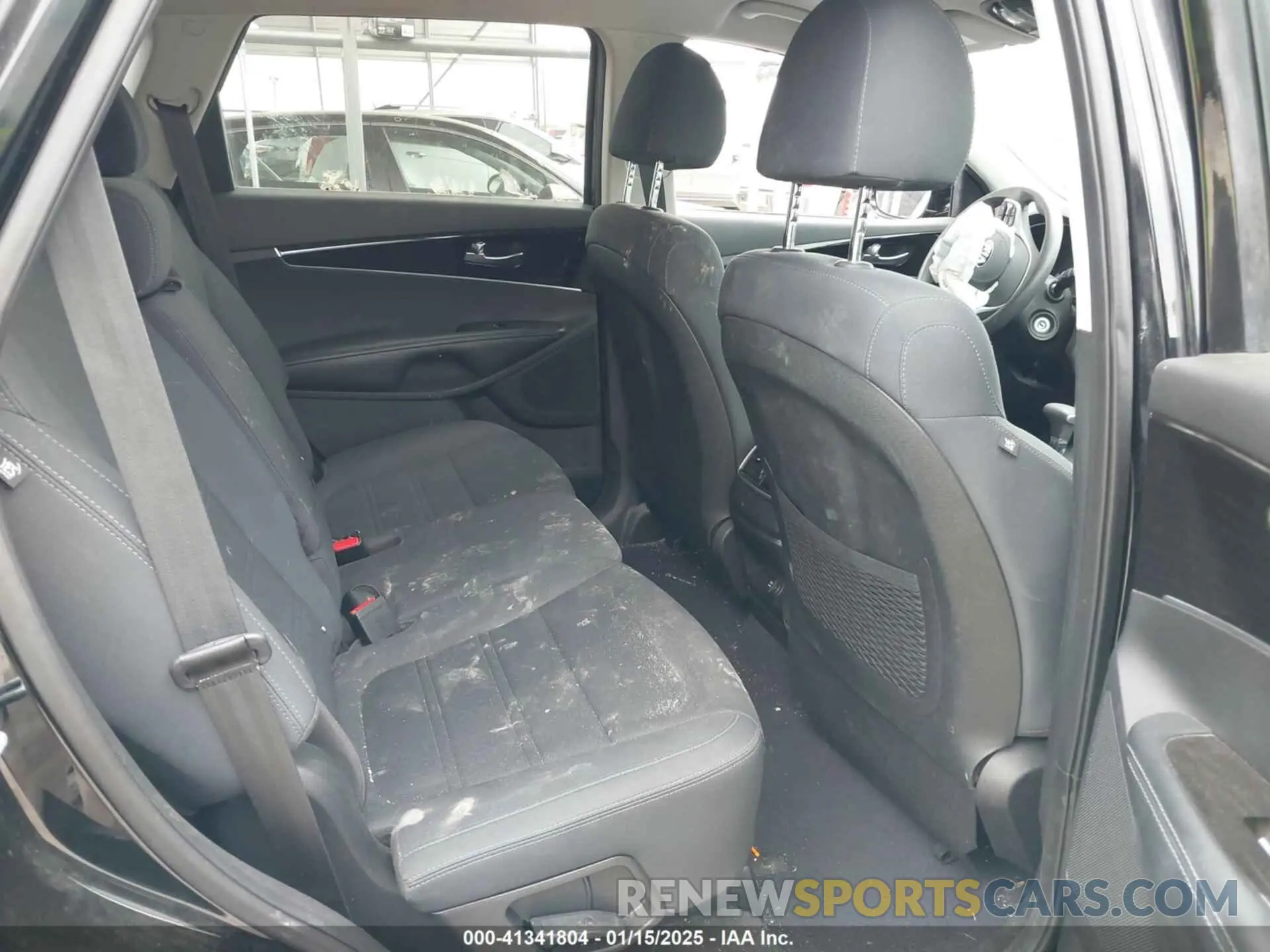 8 fotografías del automóvil dañado 5XYPG4A32KG467377 KIA SORENTO 2019