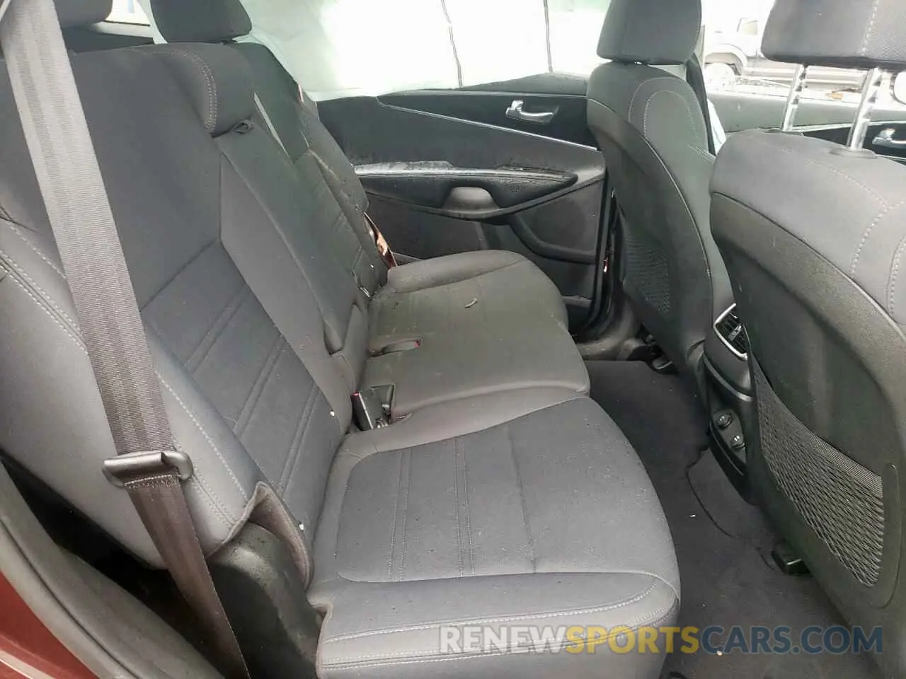 10 fotografías del automóvil dañado 5XYPG4A32KG476077 KIA SORENTO 2019