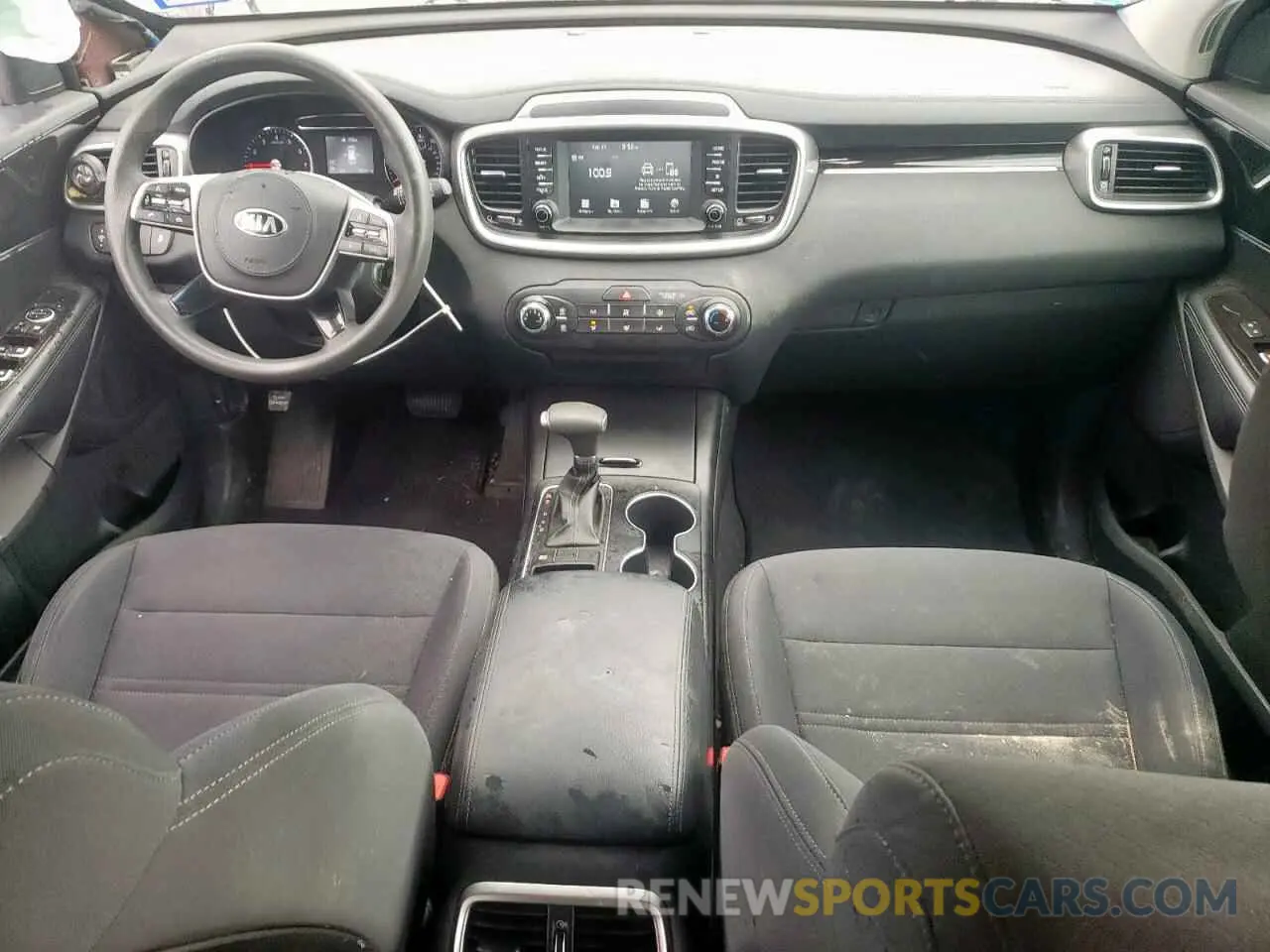 8 fotografías del automóvil dañado 5XYPG4A32KG476077 KIA SORENTO 2019