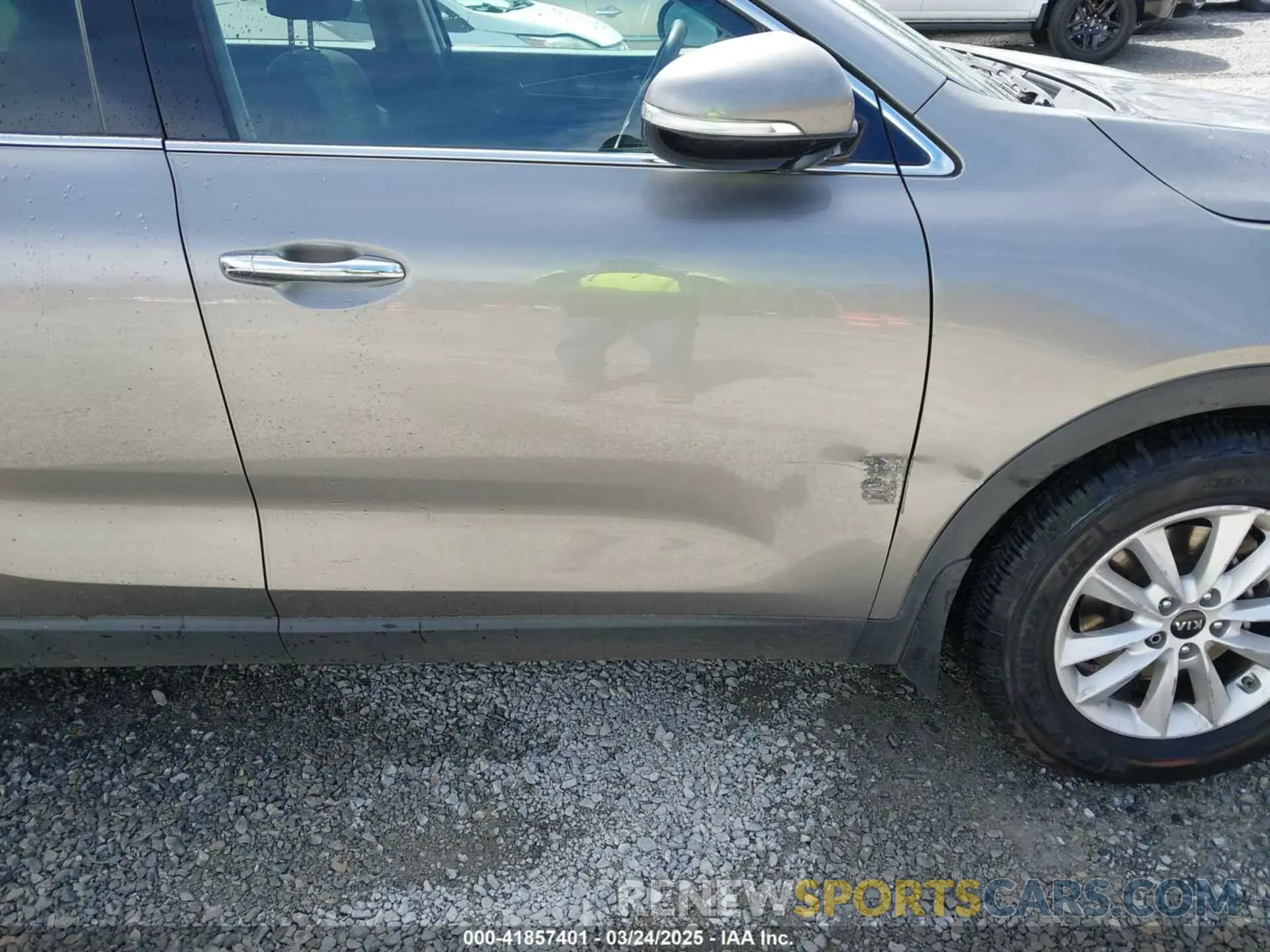 18 fotografías del automóvil dañado 5XYPG4A32KG512687 KIA SORENTO 2019